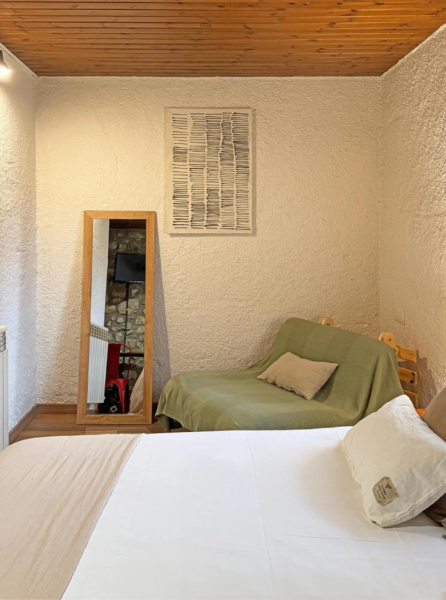 Photo of the whole room, Bed in Hotel Cal Rei de Talló