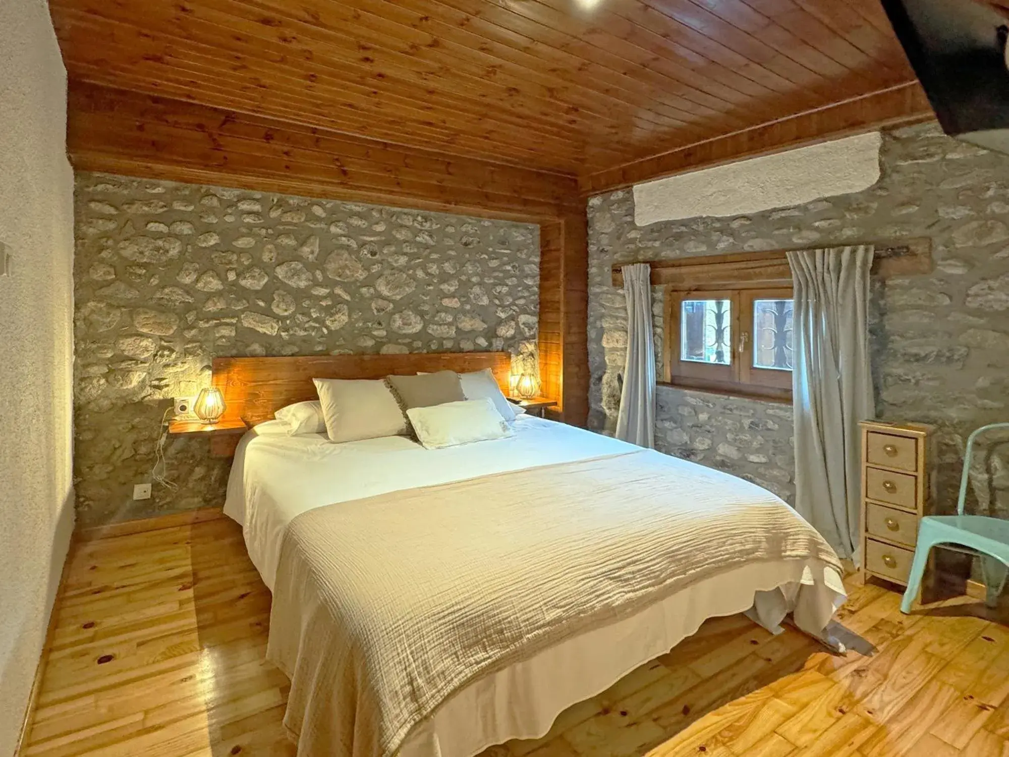 Double Room in Hotel Cal Rei de Talló Double Room in Hotel Cal Rei de Talló