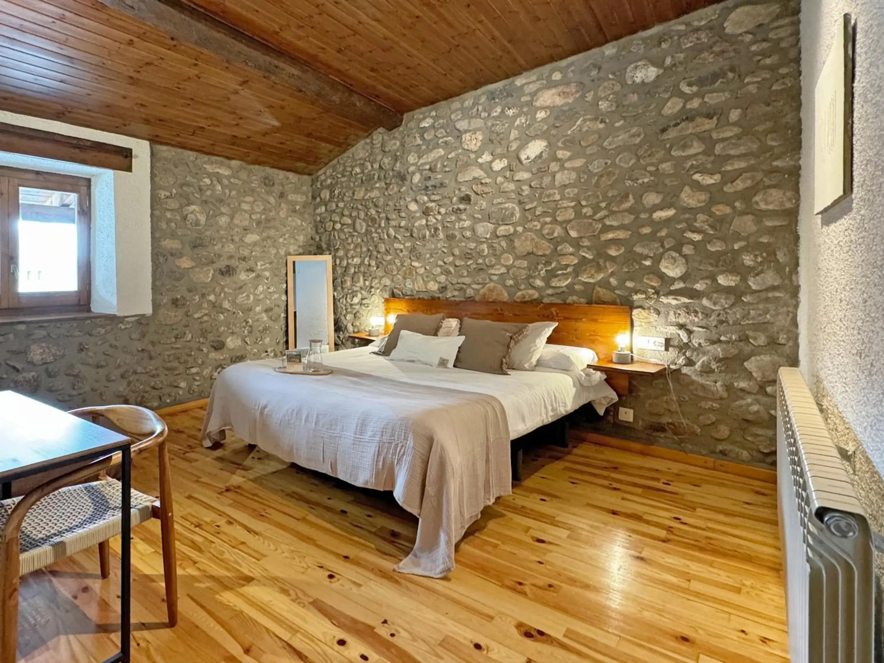 Deluxe Double Room (2 Adults + 1 Child) in Hotel Cal Rei de Talló Deluxe Double Room (2 Adults + 1 Child) in Hotel Cal Rei de Talló