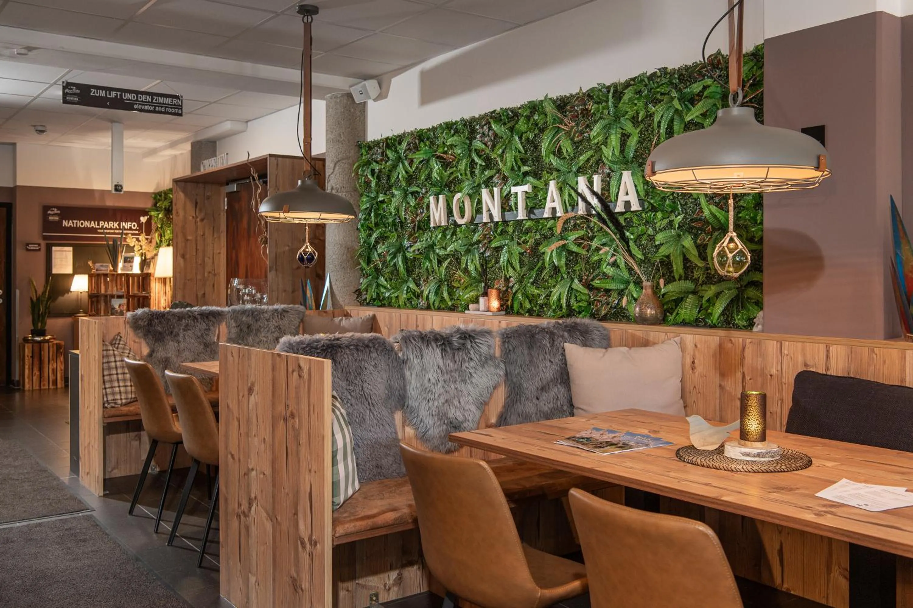 Lobby or reception in AlpenParks Hotel MONTANA