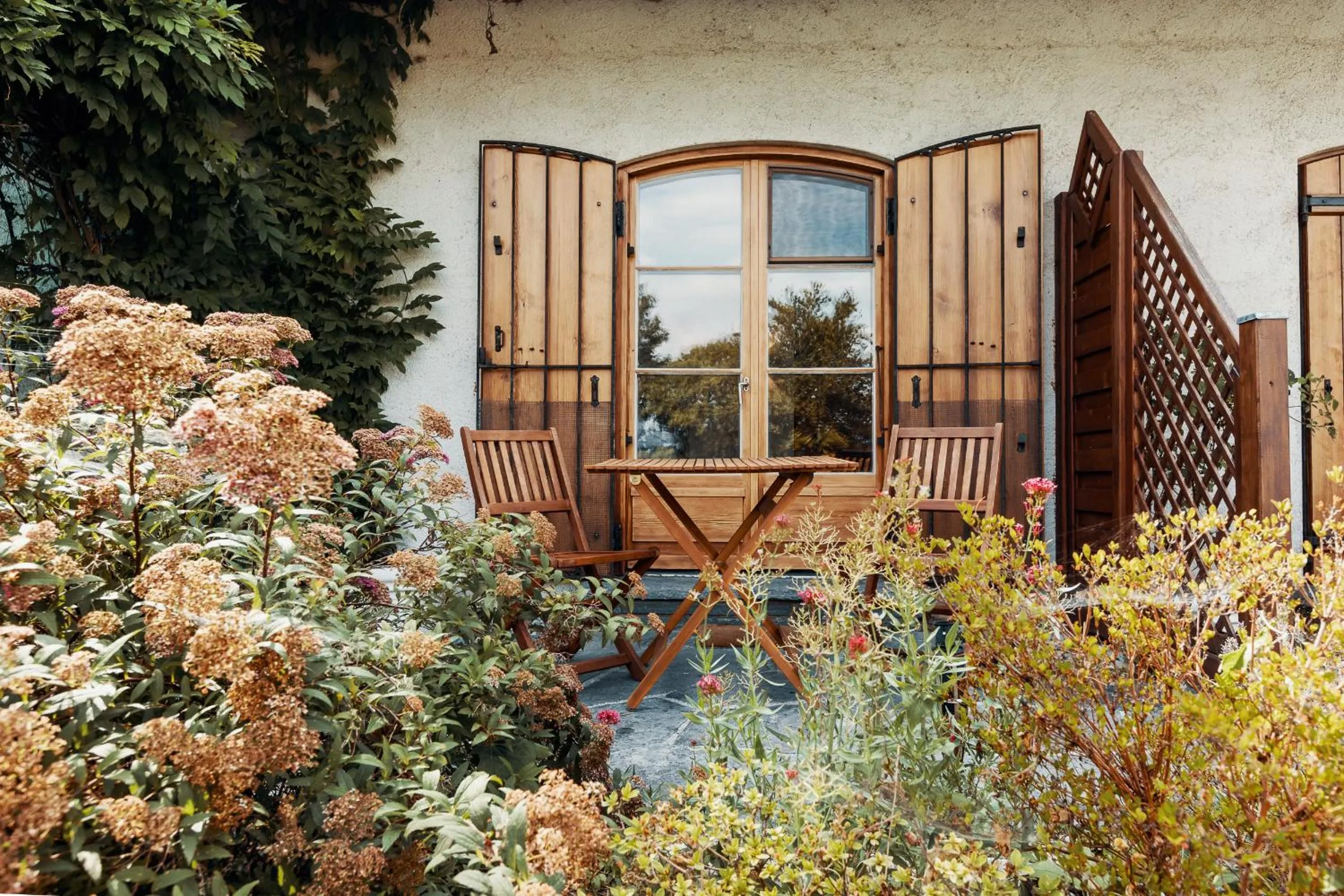 Patio in Lake Villa Lotus