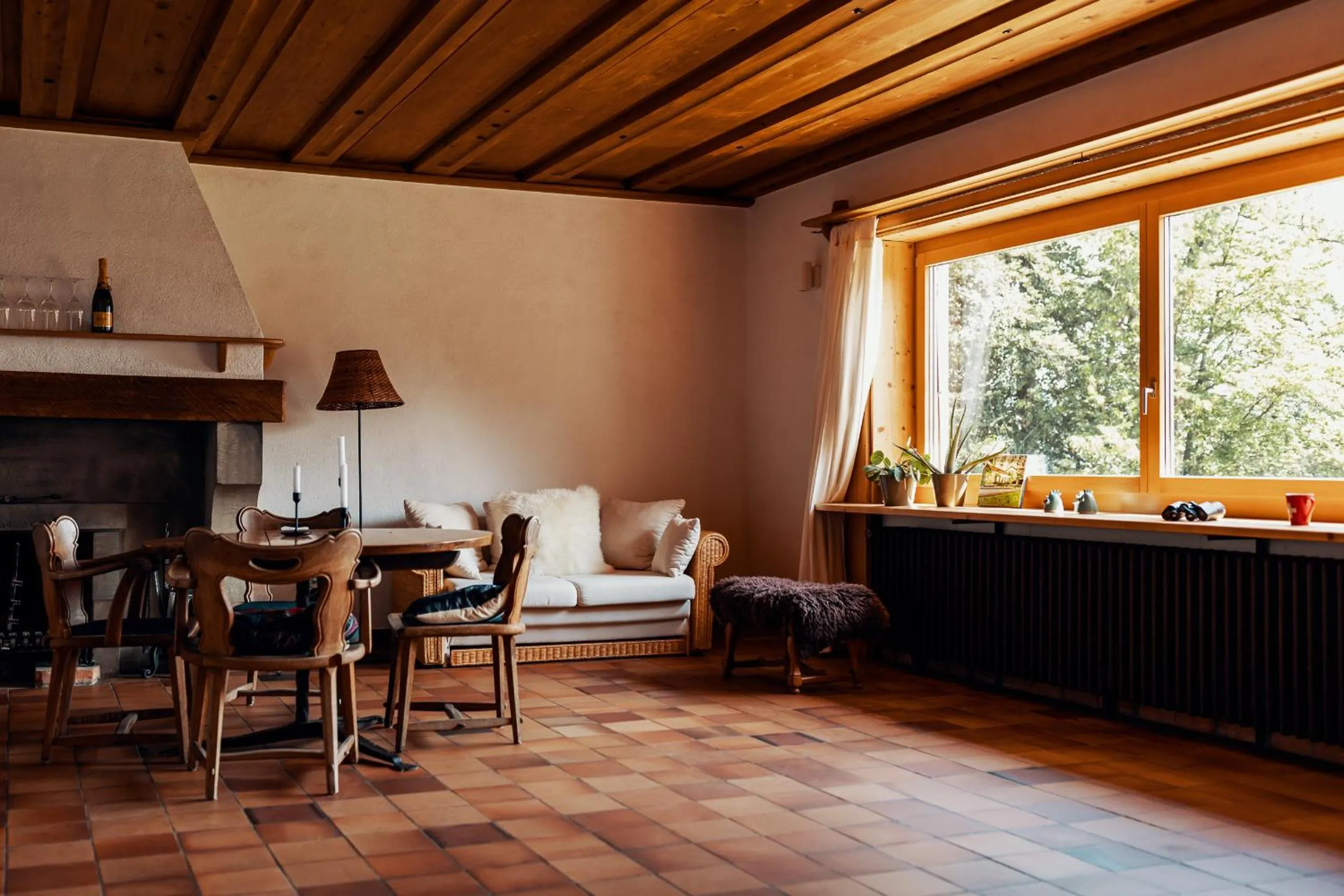 Dining area in Lake Villa Lotus