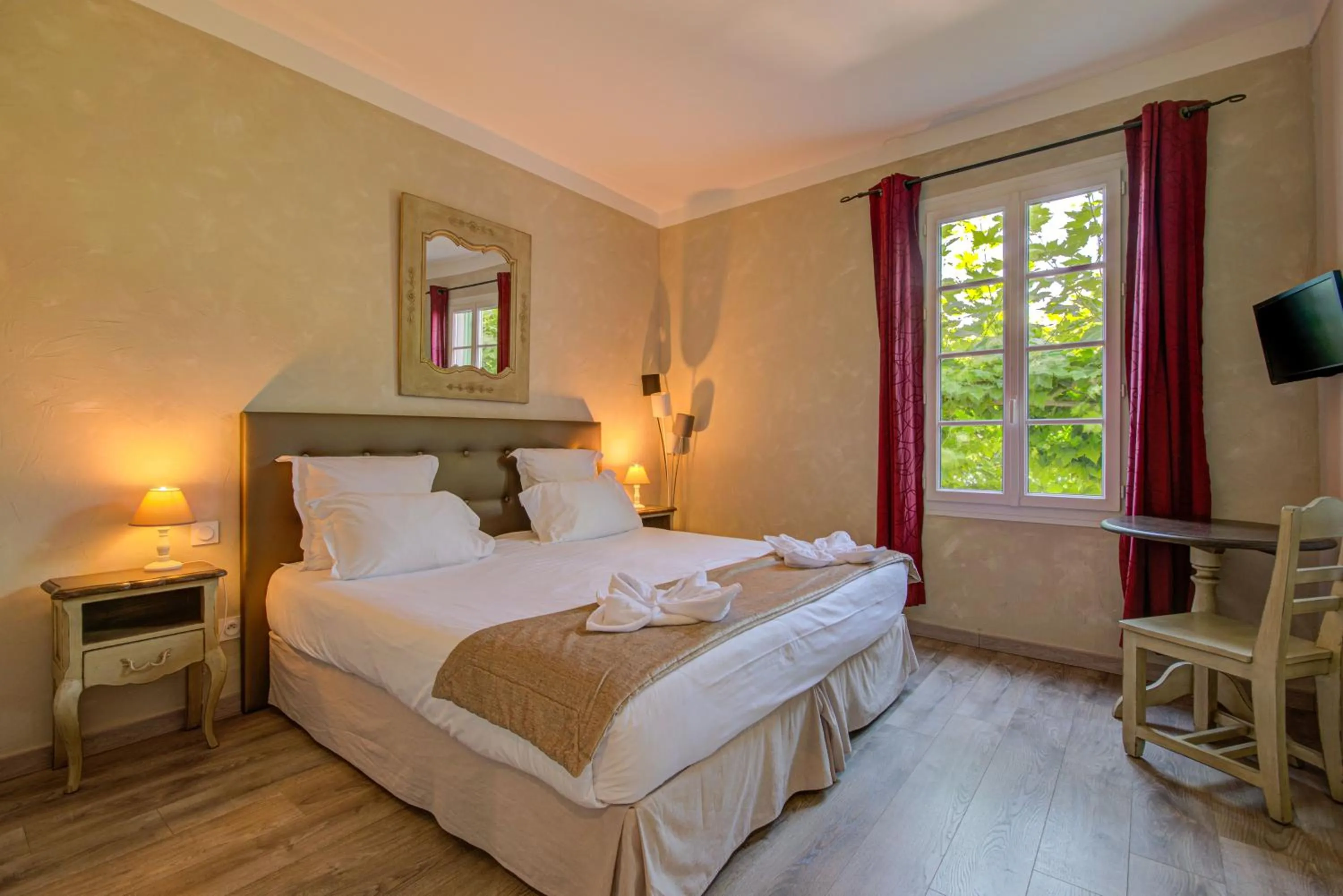 Bedroom, Bed in Hôtel Restaurant la Corniche