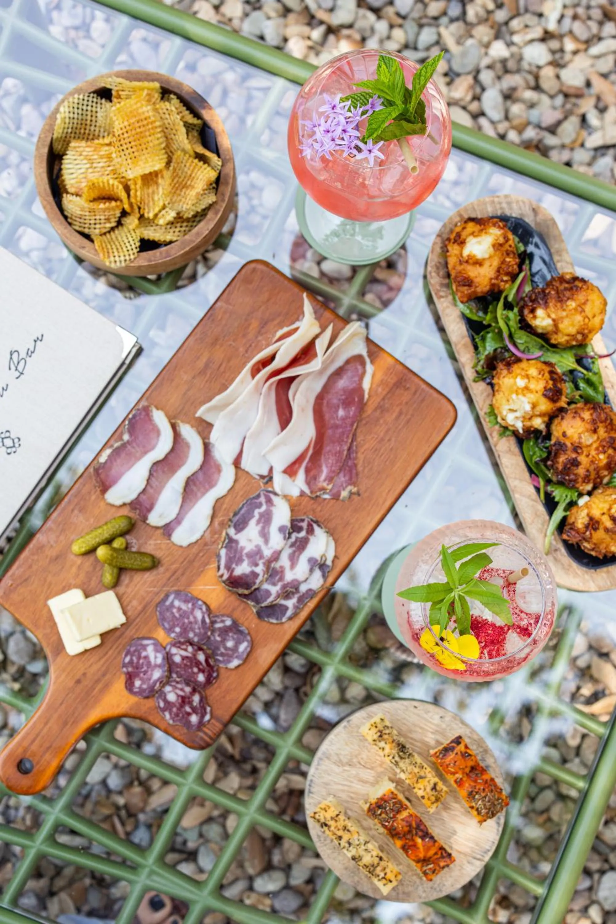 Garden in Hôtel Restaurant la Corniche