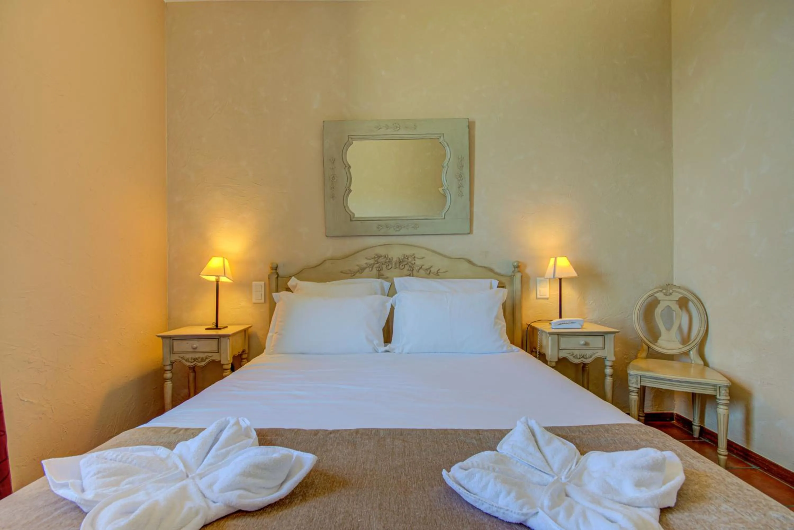 Bedroom, Bed in Hôtel Restaurant la Corniche