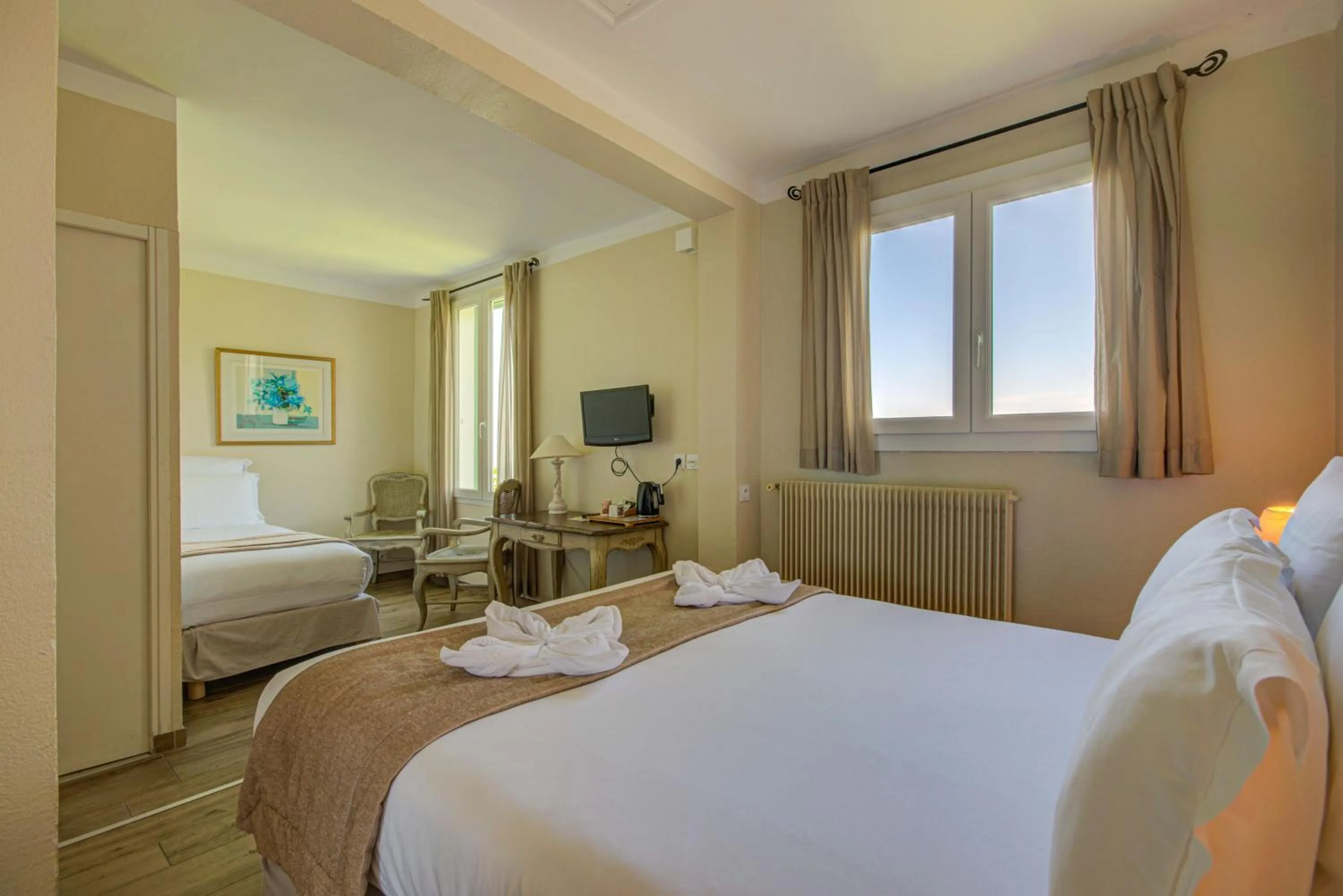 Photo of the whole room, Bed in Hôtel Restaurant la Corniche