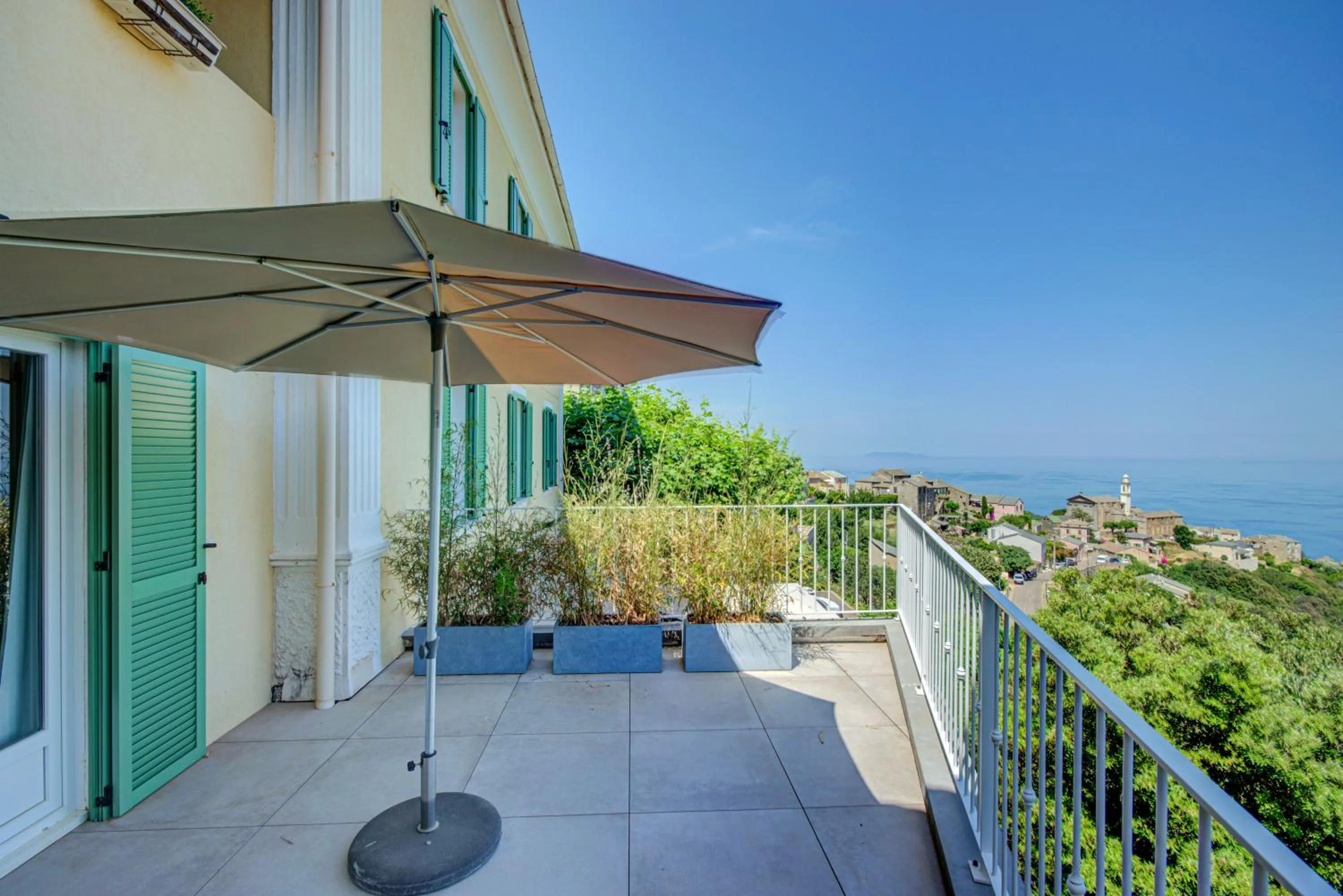 Balcony/Terrace in Hôtel Restaurant la Corniche