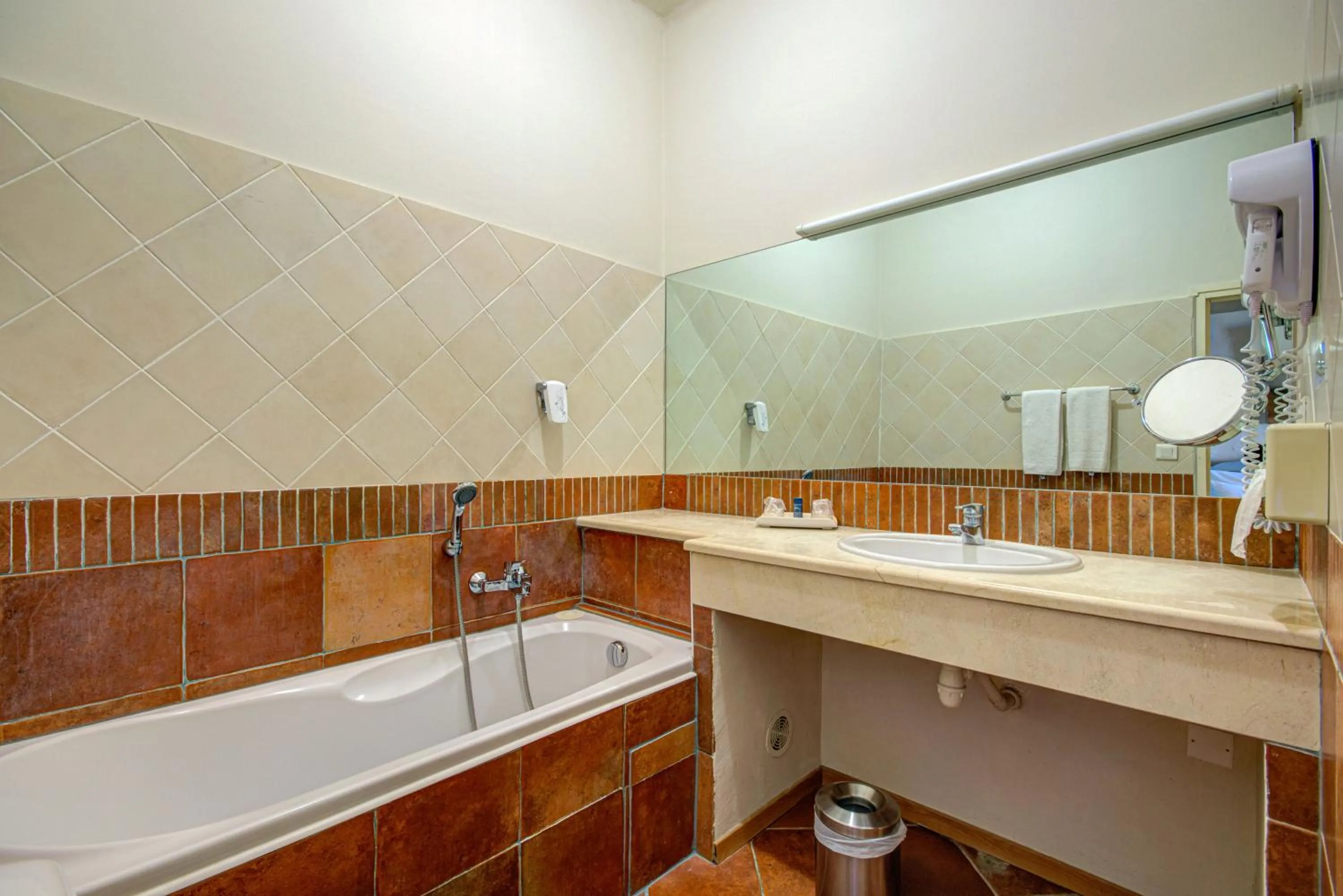 Bathroom in Hôtel Restaurant la Corniche