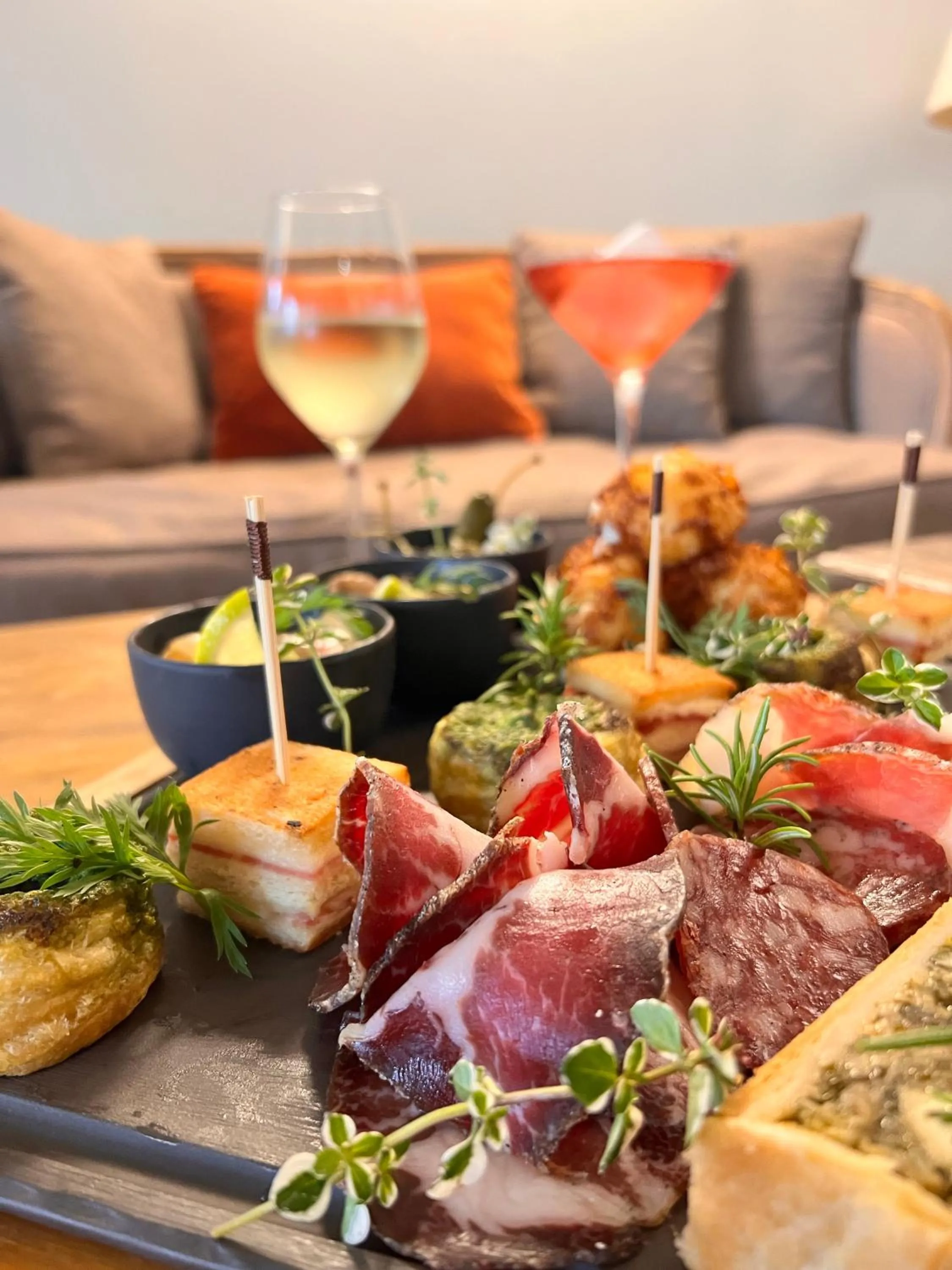 Lounge or bar in Hôtel Restaurant la Corniche