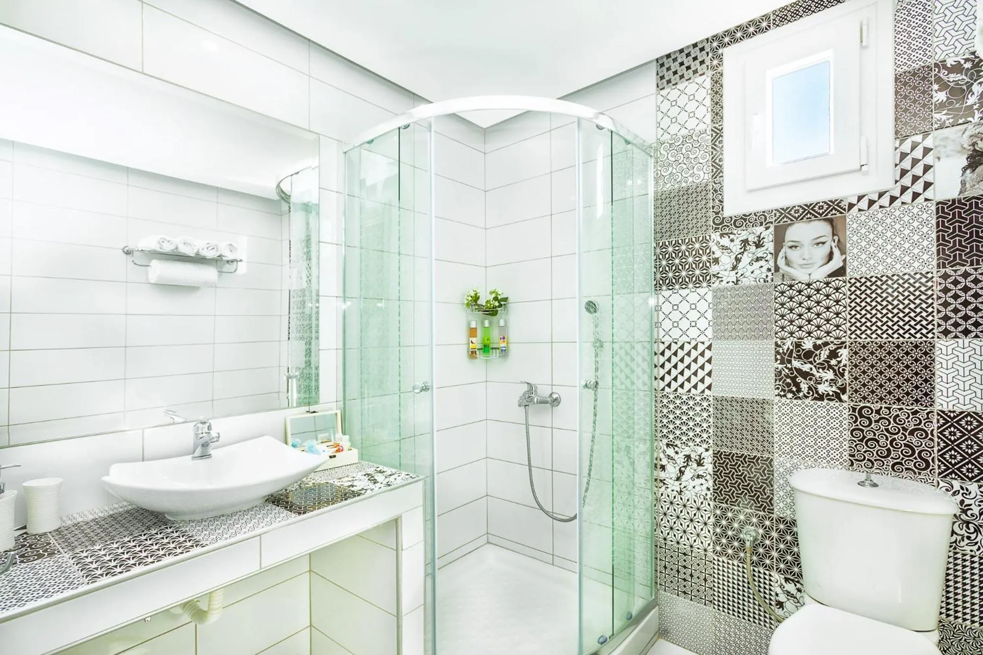 Shower in Anna Hotel