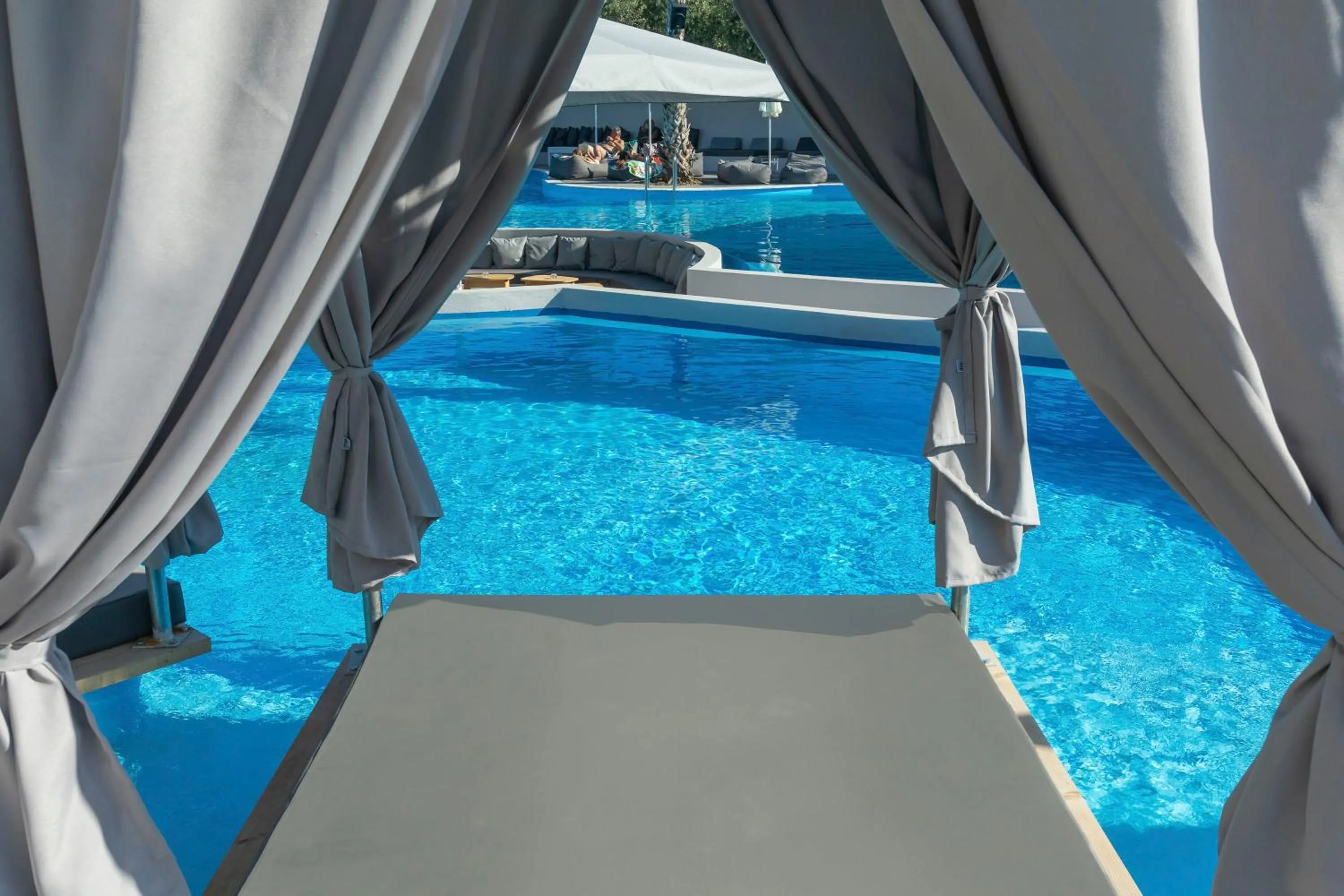 Swimming pool in Anna Hotel