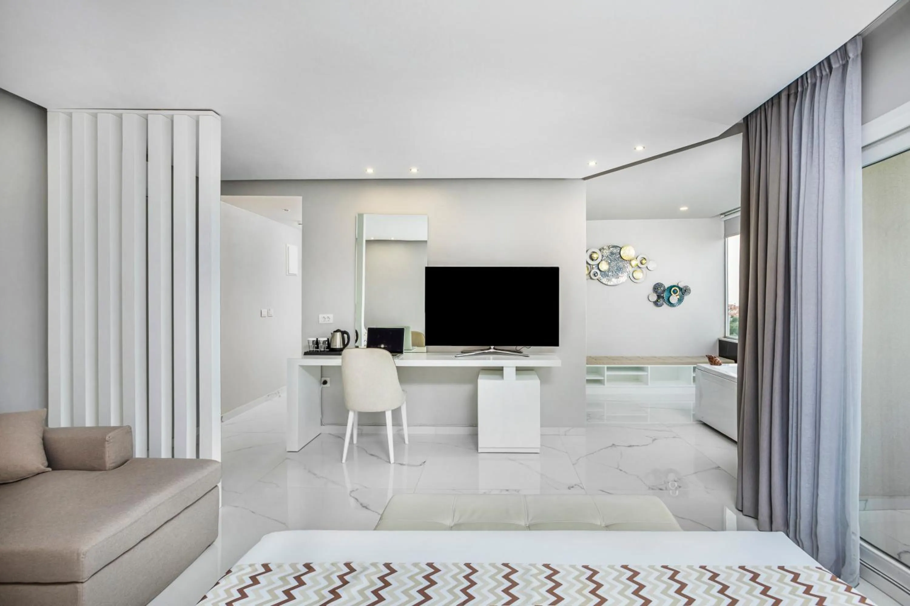 TV and multimedia in Anna Hotel