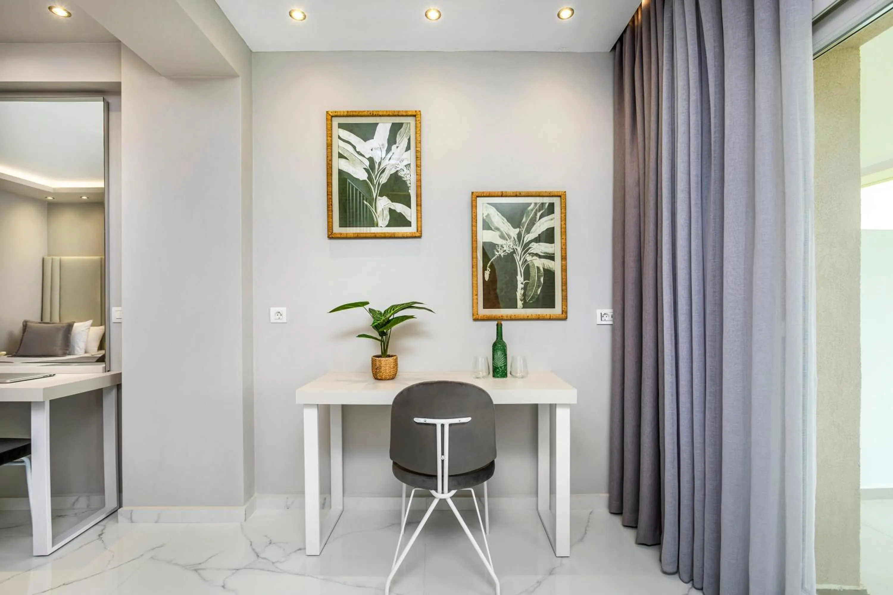 hair dresser in Anna Hotel