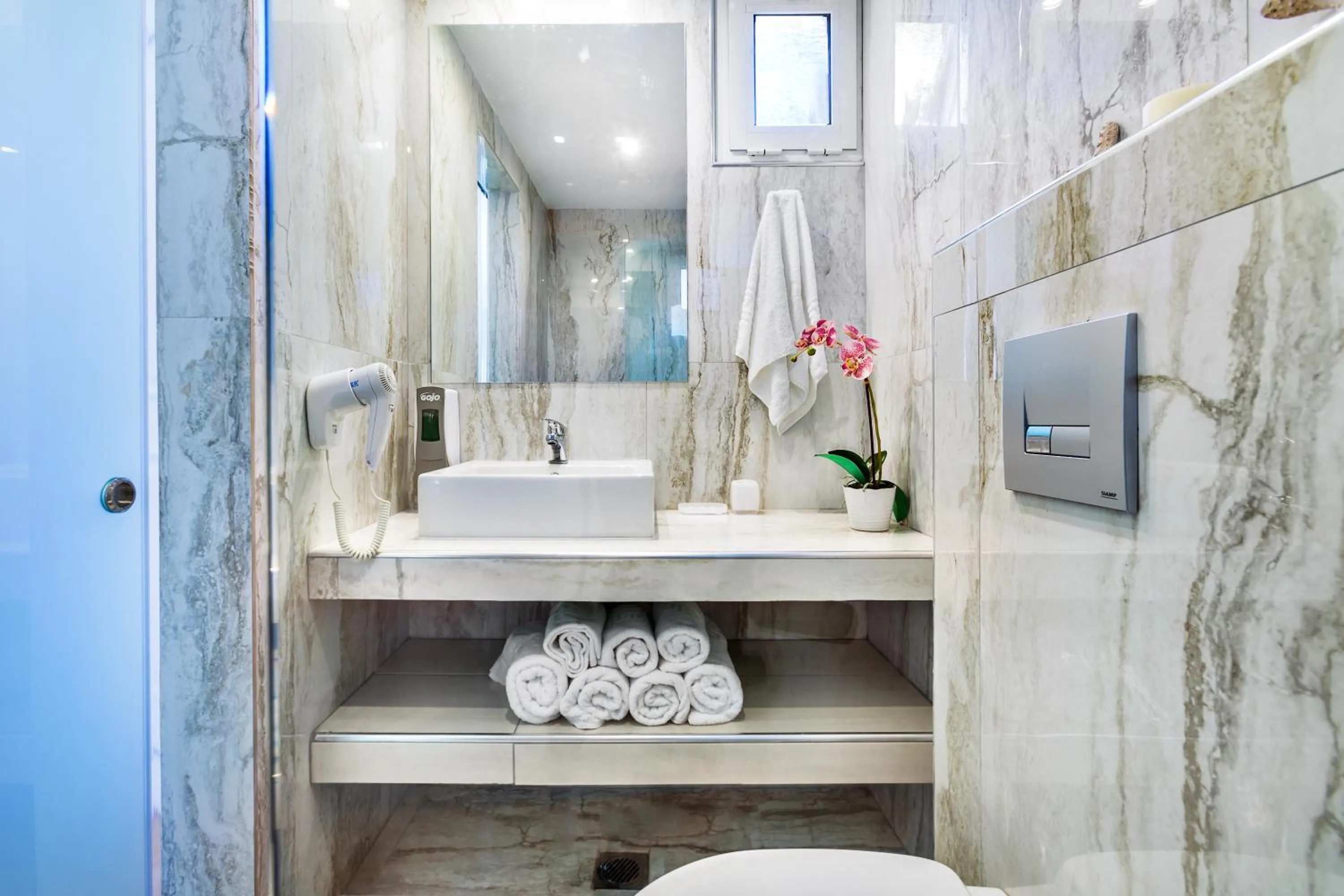 Bathroom in Anna Hotel