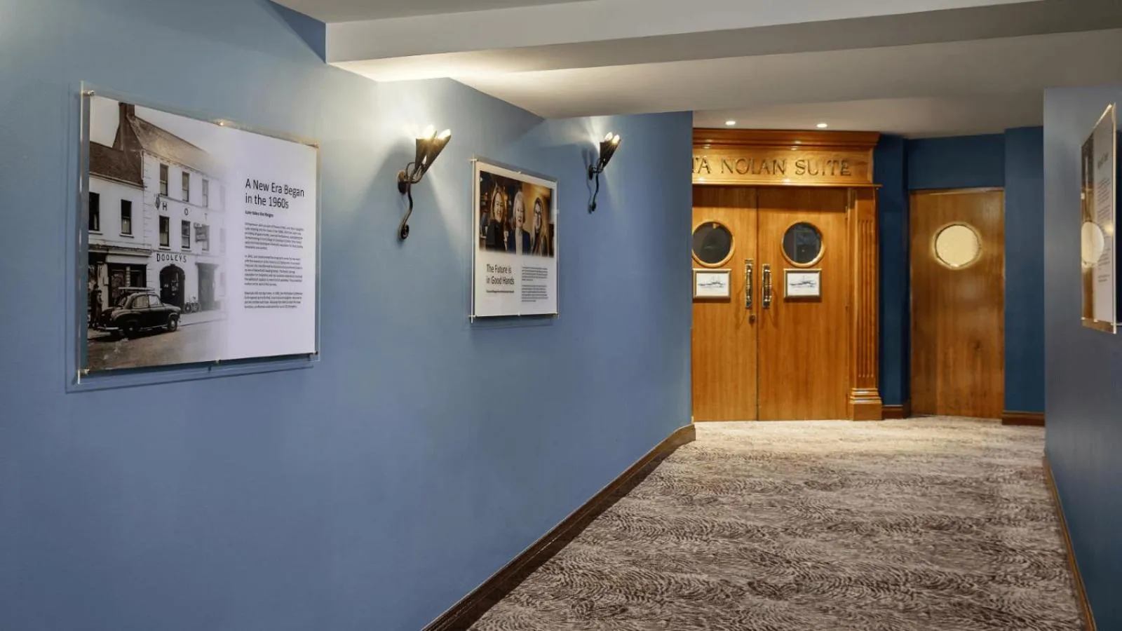 Lobby or reception in Dooley's Hotel