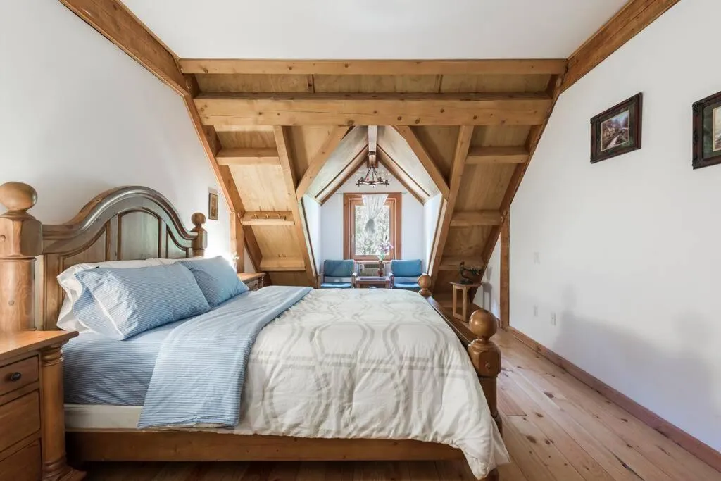 Bed in Owl Street Lodge