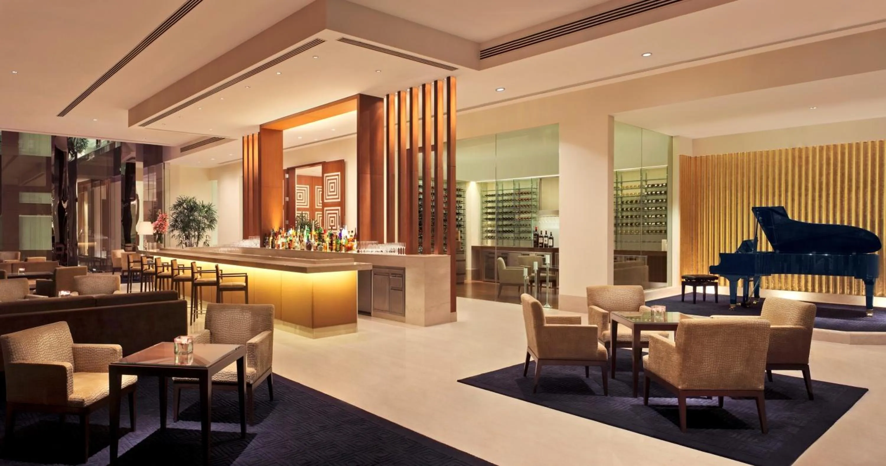 Lounge or bar in The Oberoi Gurgaon