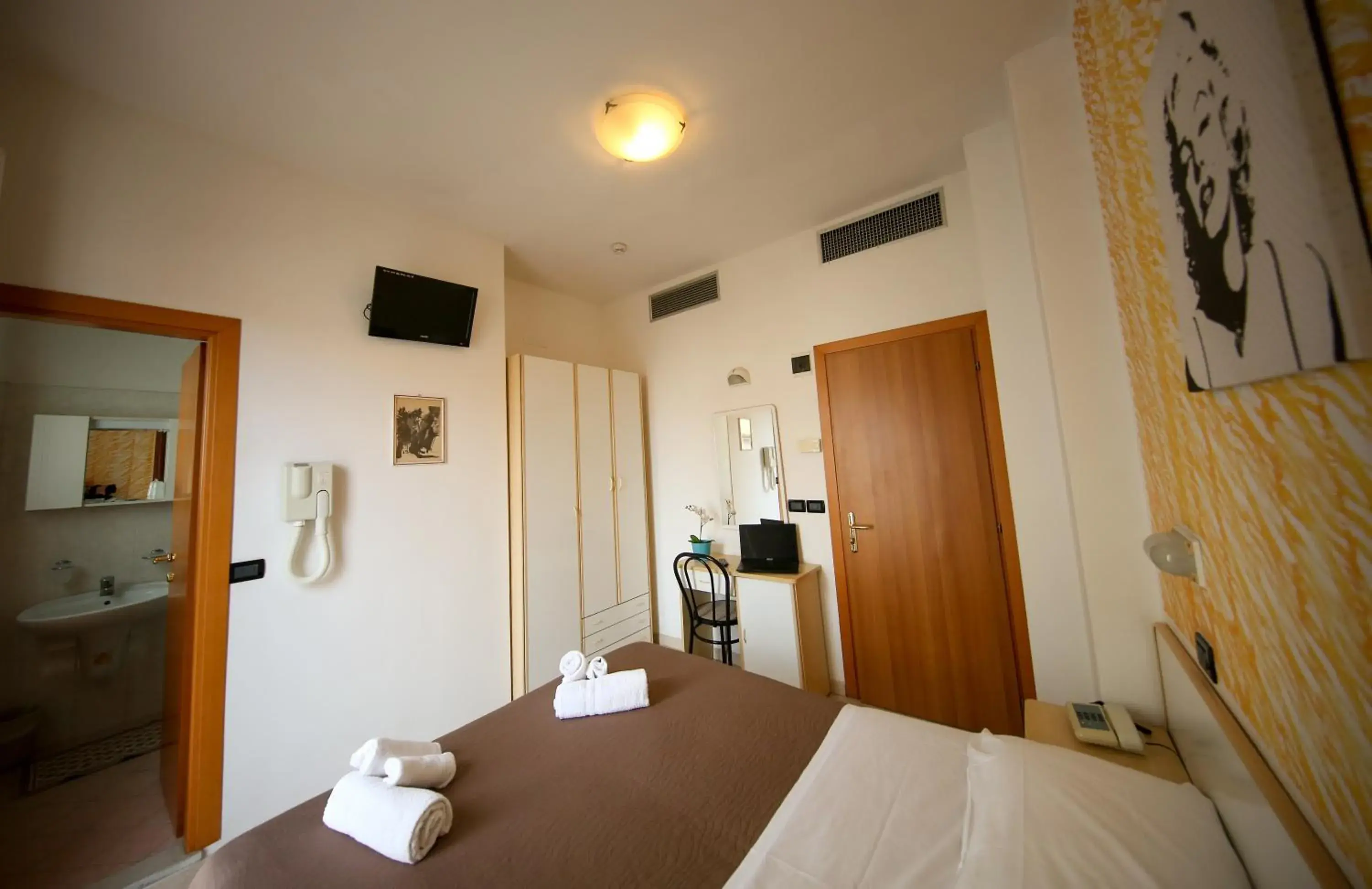 Double or Twin Room with Balcony in Hotel Petrarca Double or Twin Room with Balcony in Hotel Petrarca