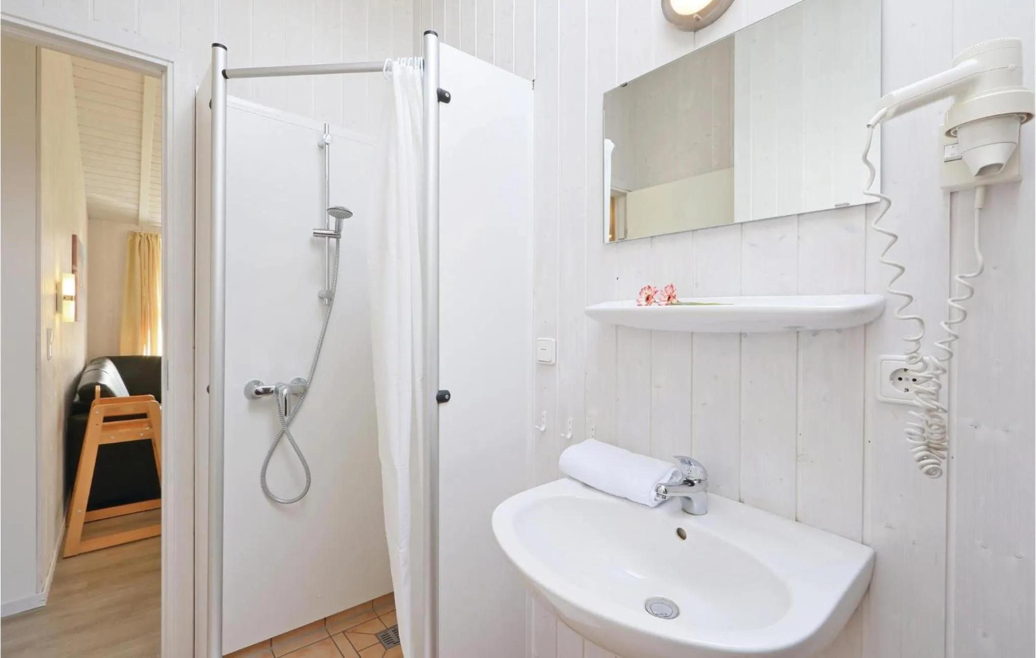 Bathroom in Freibeuterweg 4 - Dorf 6