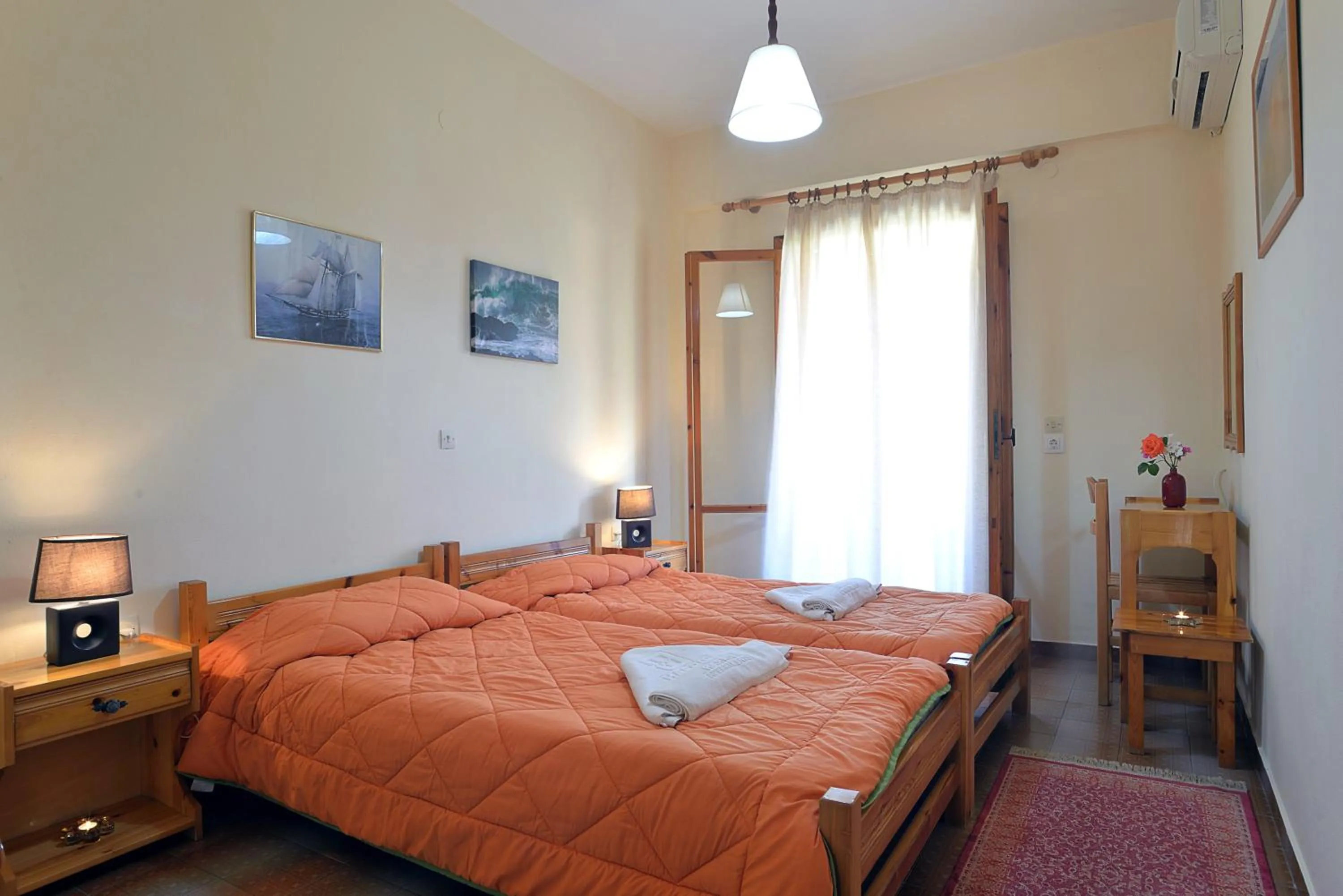 Photo of the whole room, Bed in Feeloxenia Corfu Apartments
