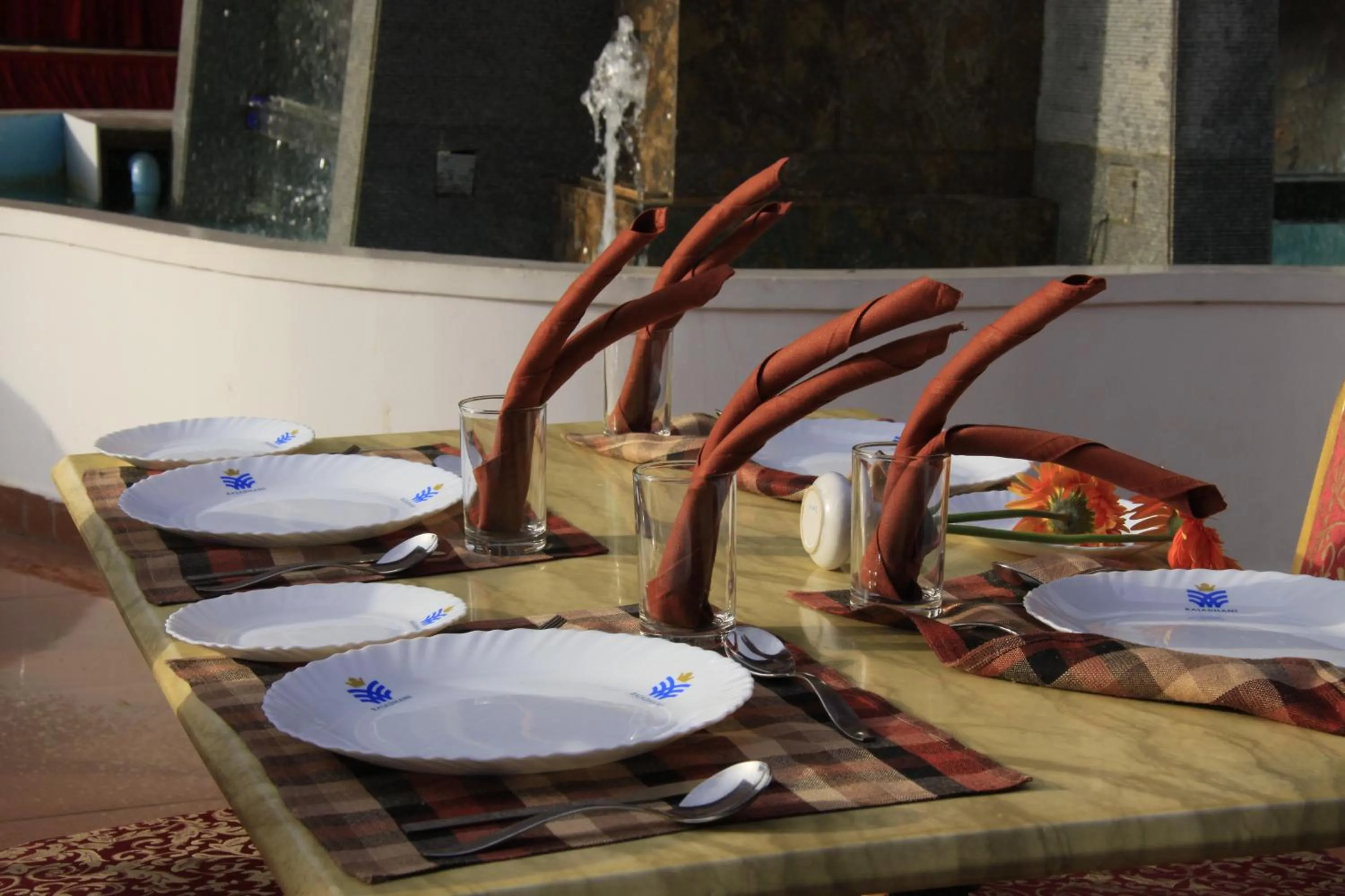 Restaurant/places to eat in Hotel Rajadhani