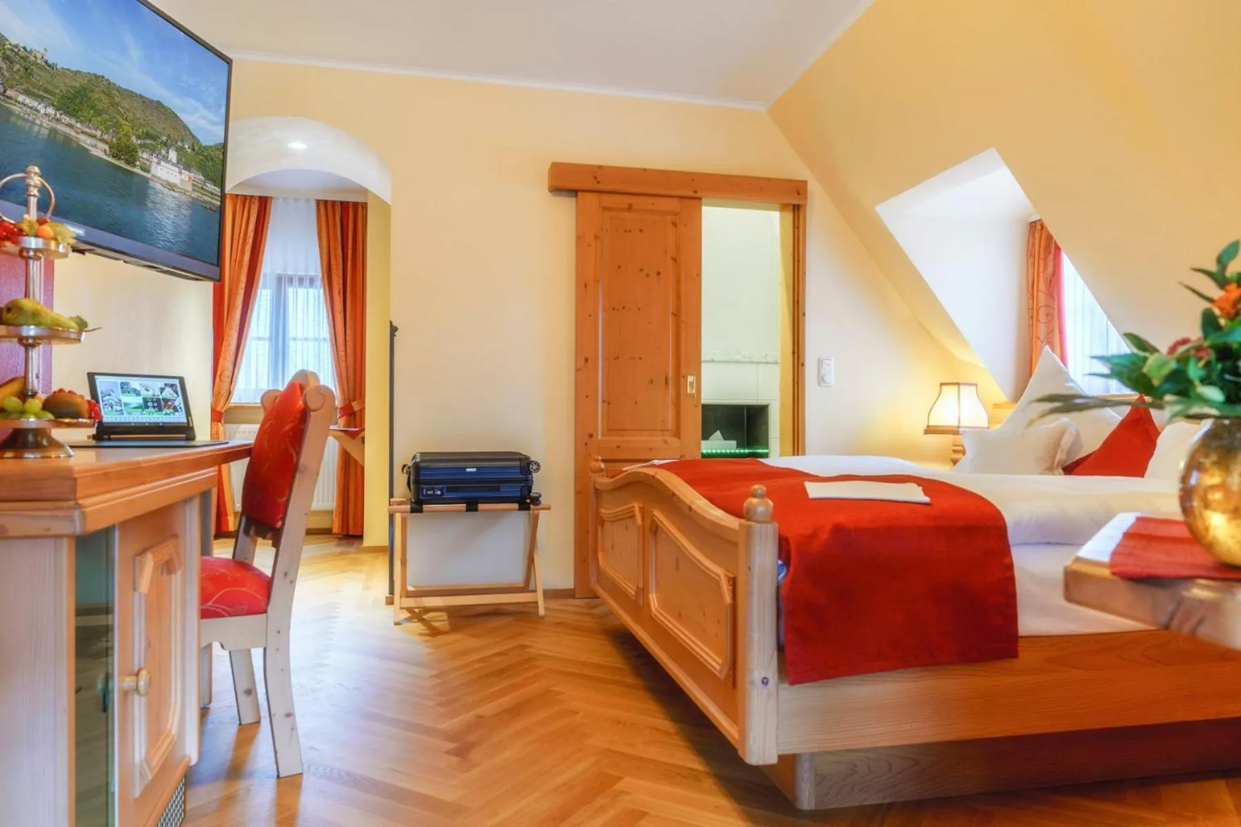 Photo of the whole room, Bed in Altkölnischer Hof