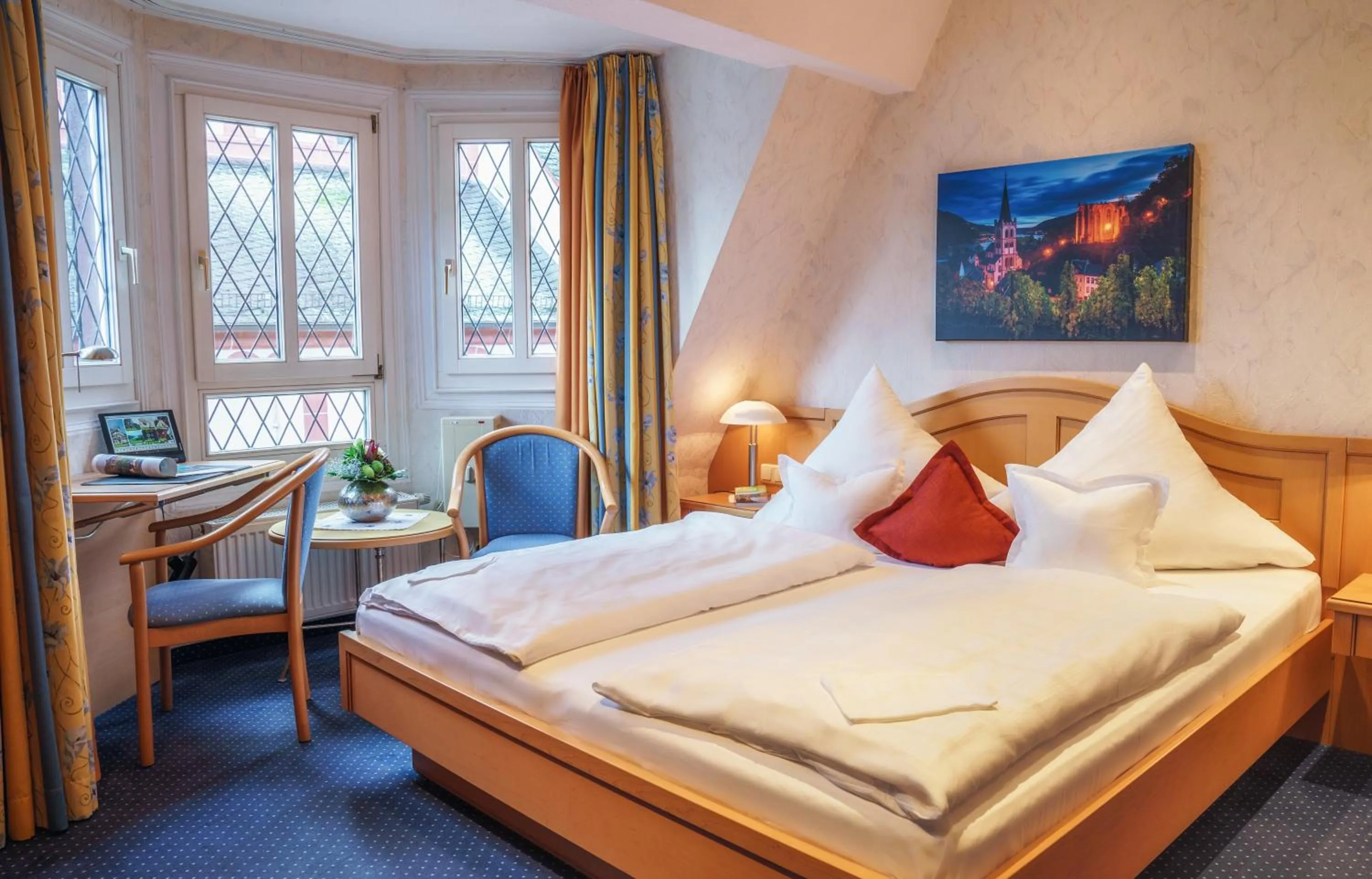 Photo of the whole room, Bed in Altkölnischer Hof