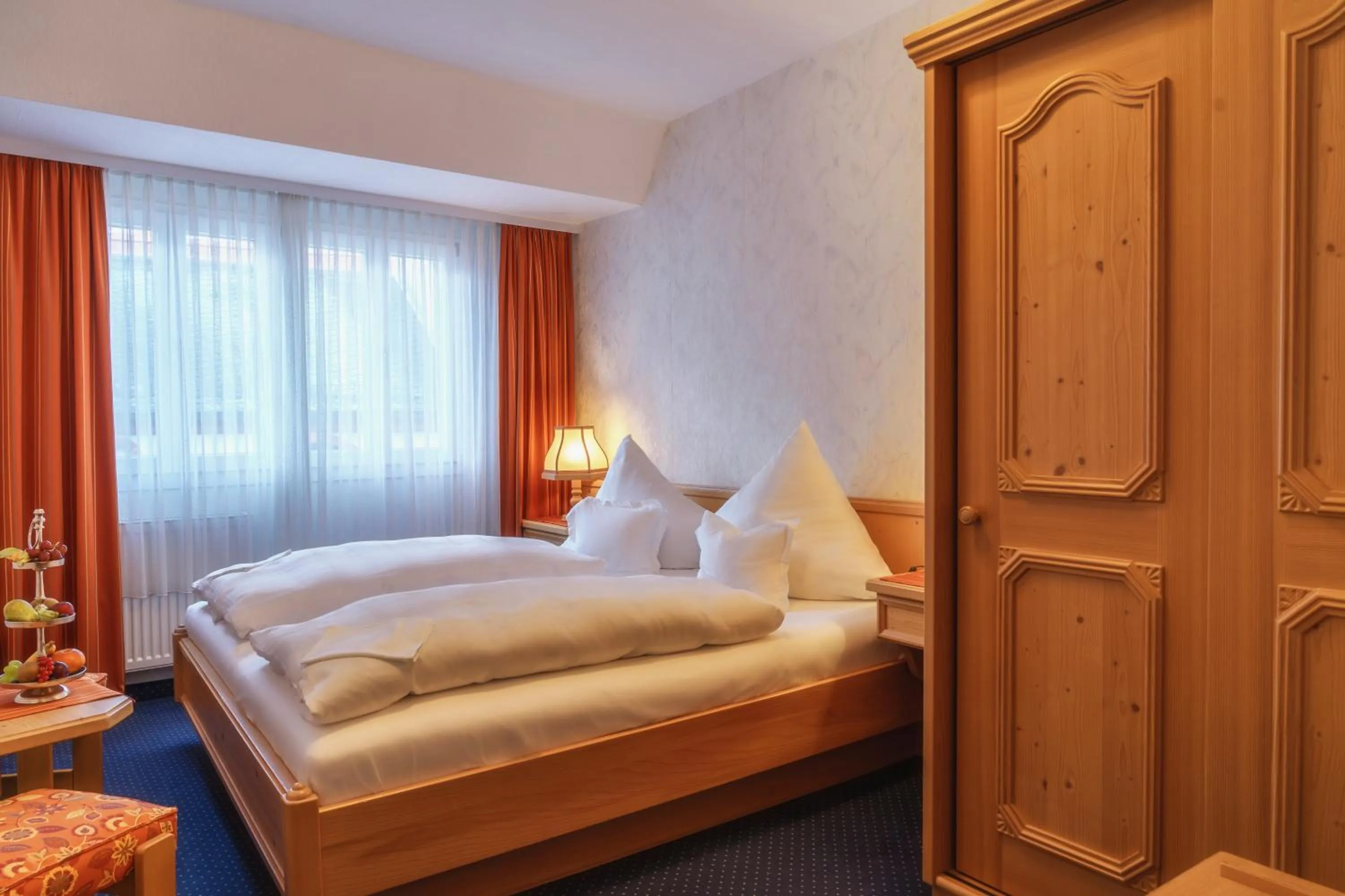 Photo of the whole room, Bed in Altkölnischer Hof