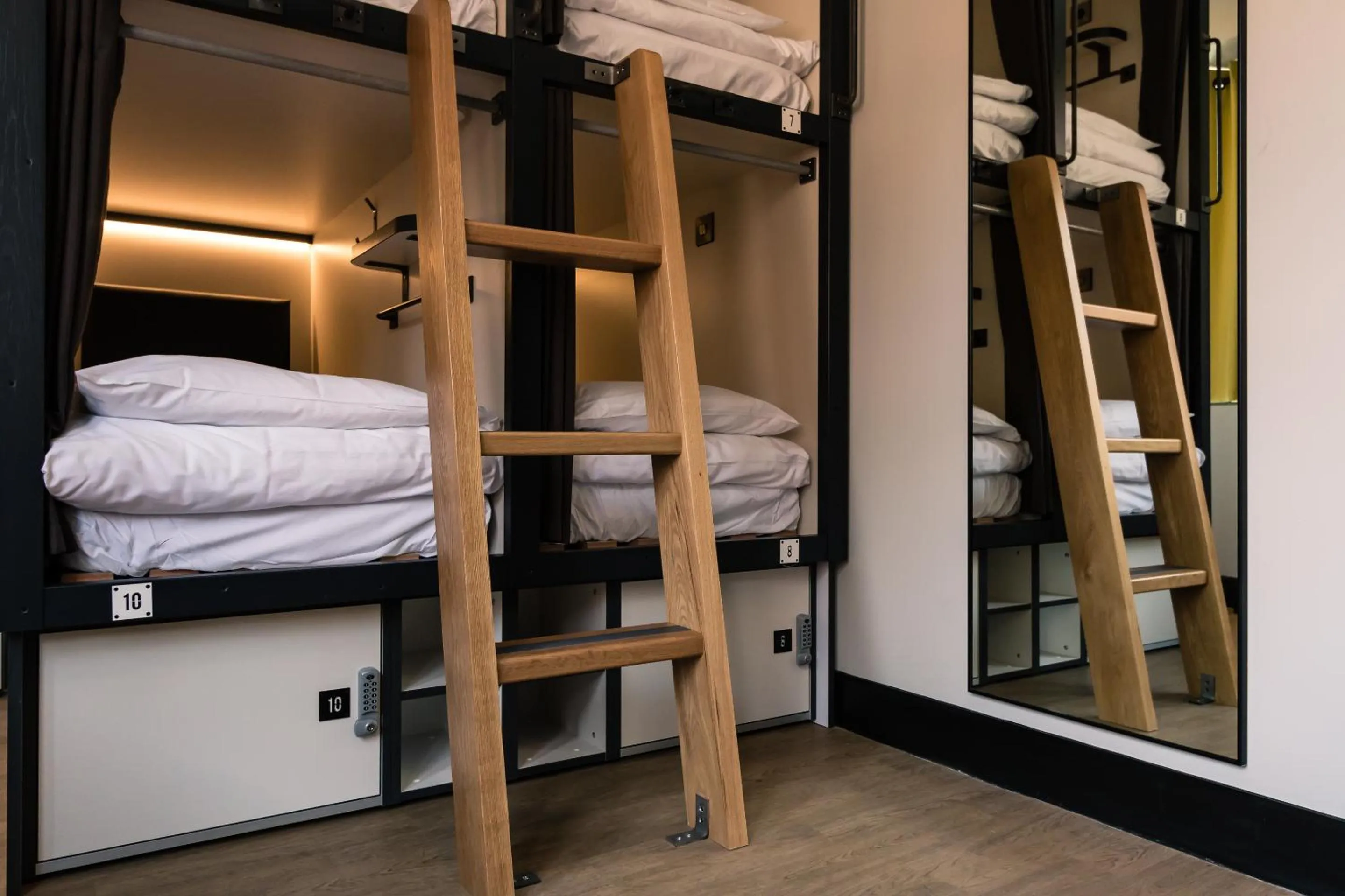 bunk bed, Bed in Latroupe Jacobs Inn