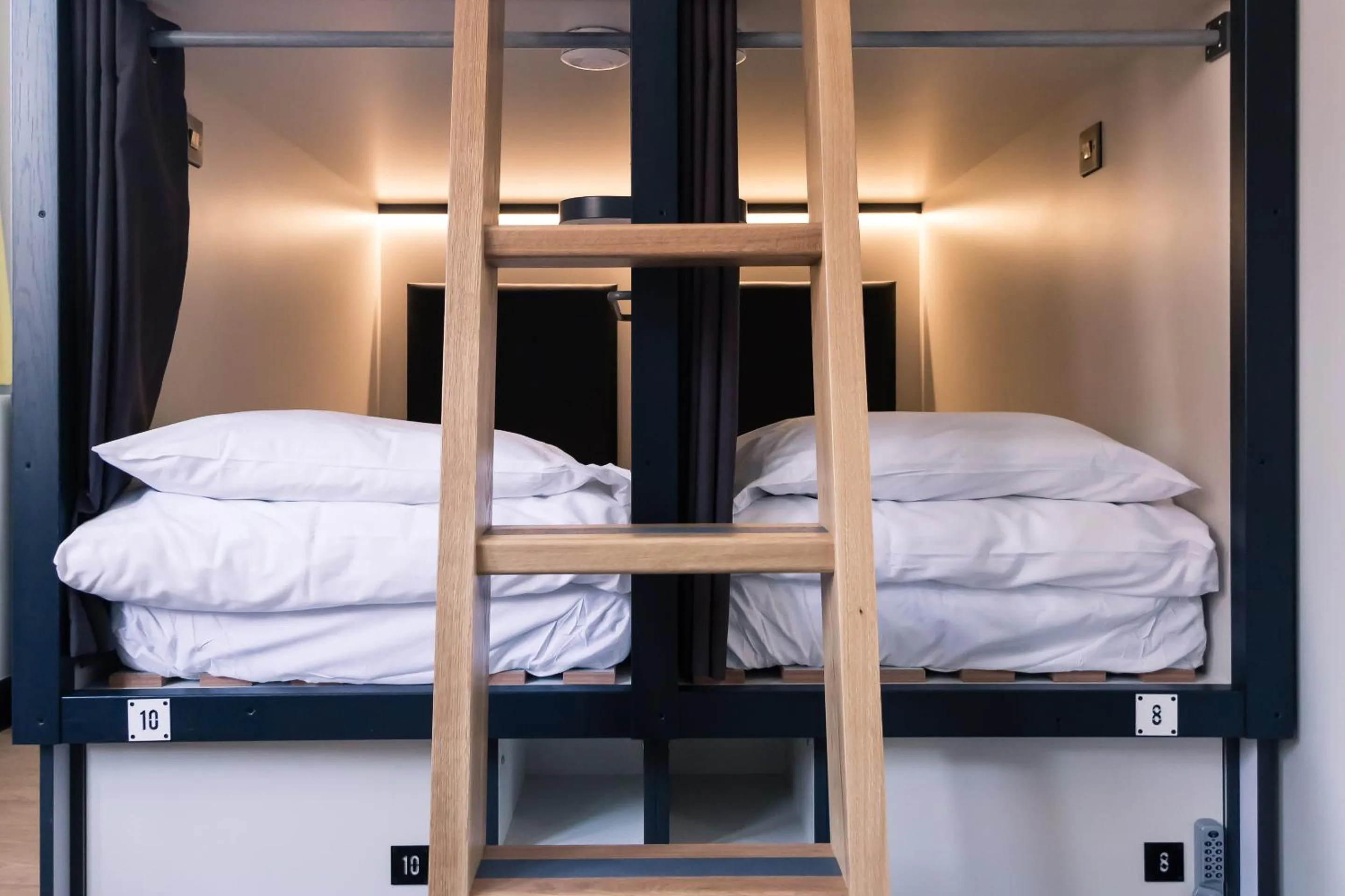 bunk bed, Bed in Latroupe Jacobs Inn