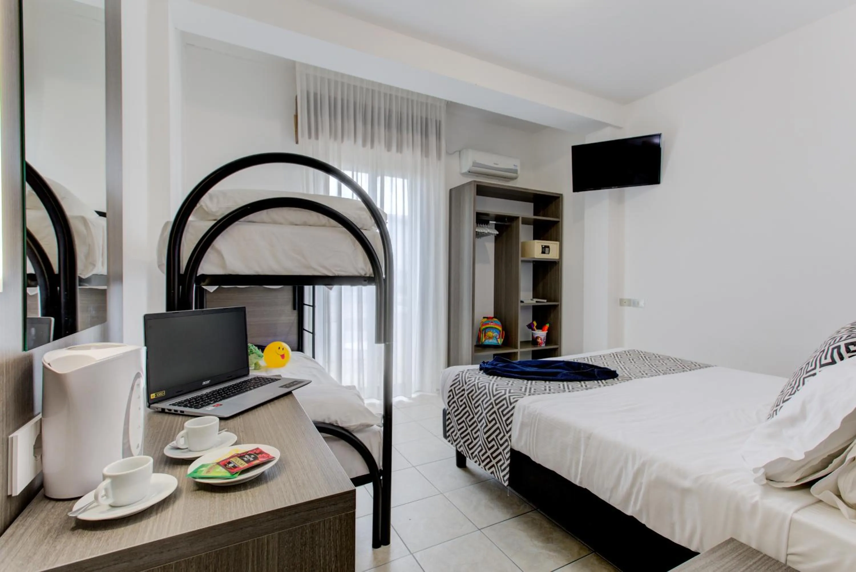 TV and multimedia, Bed in Hotel Grazia Riccione