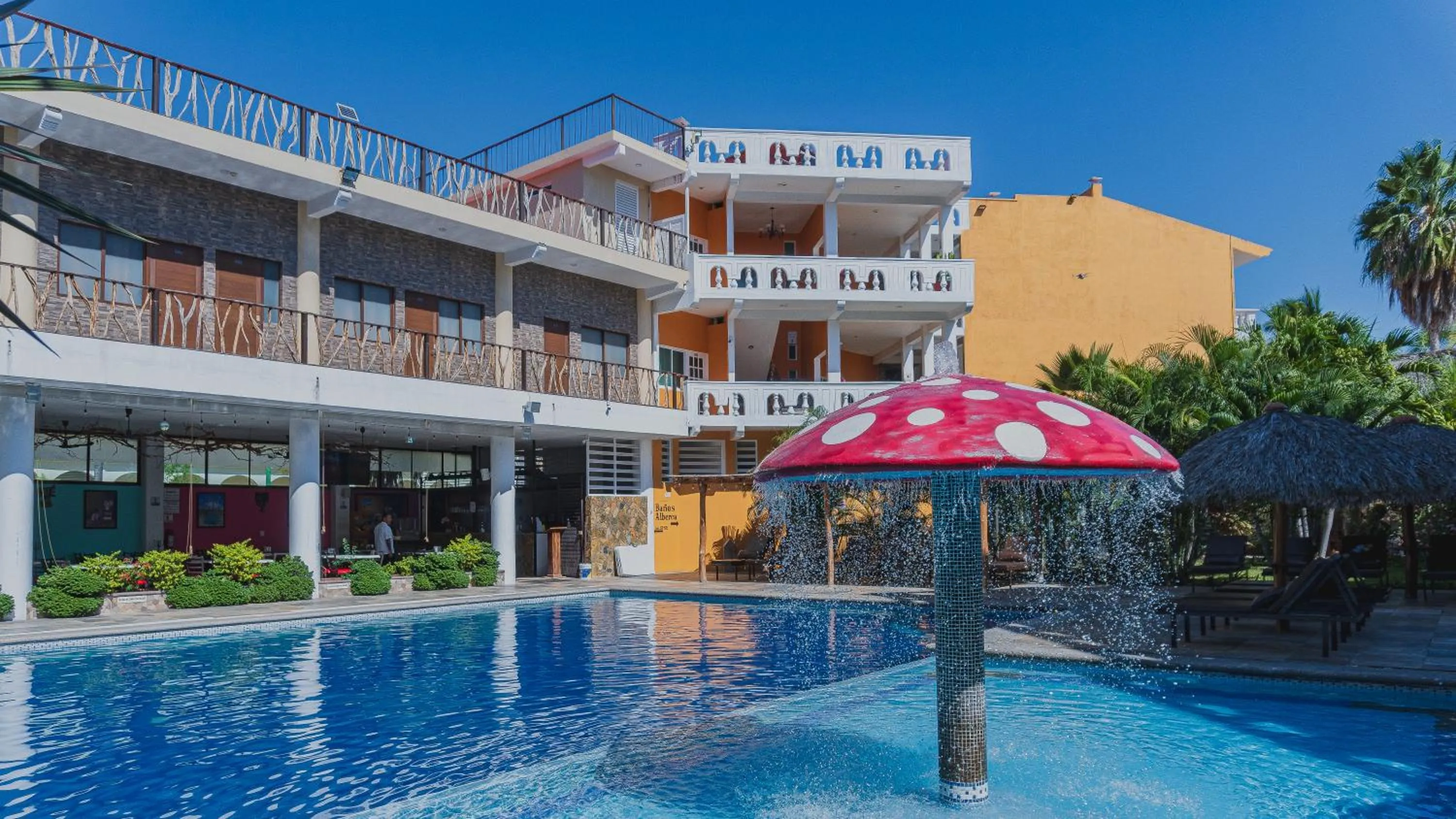 Swimming pool in Hotel Gran Juquila Huatulco