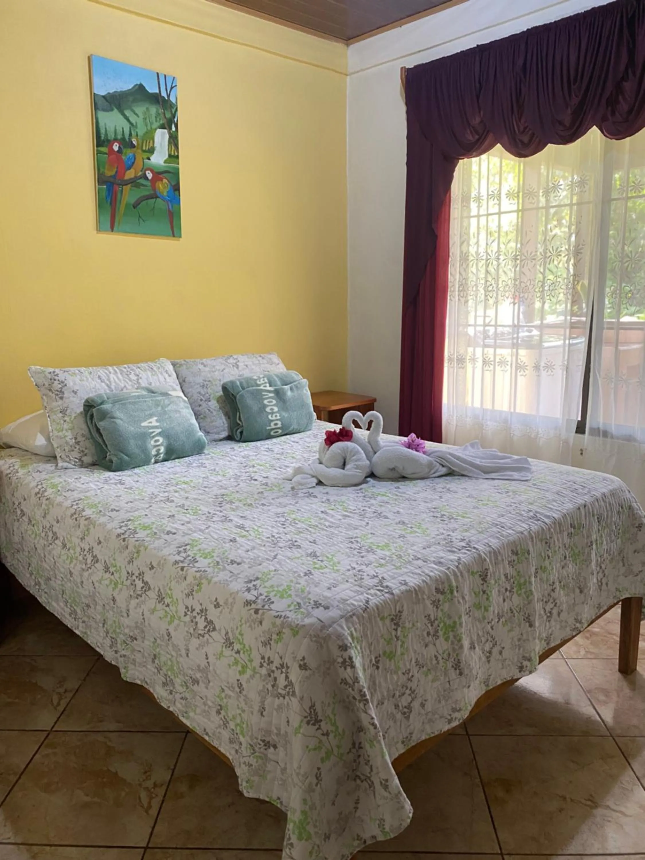 Bed in Casas de Campo Las Pavitas Cottages "Red Frog"