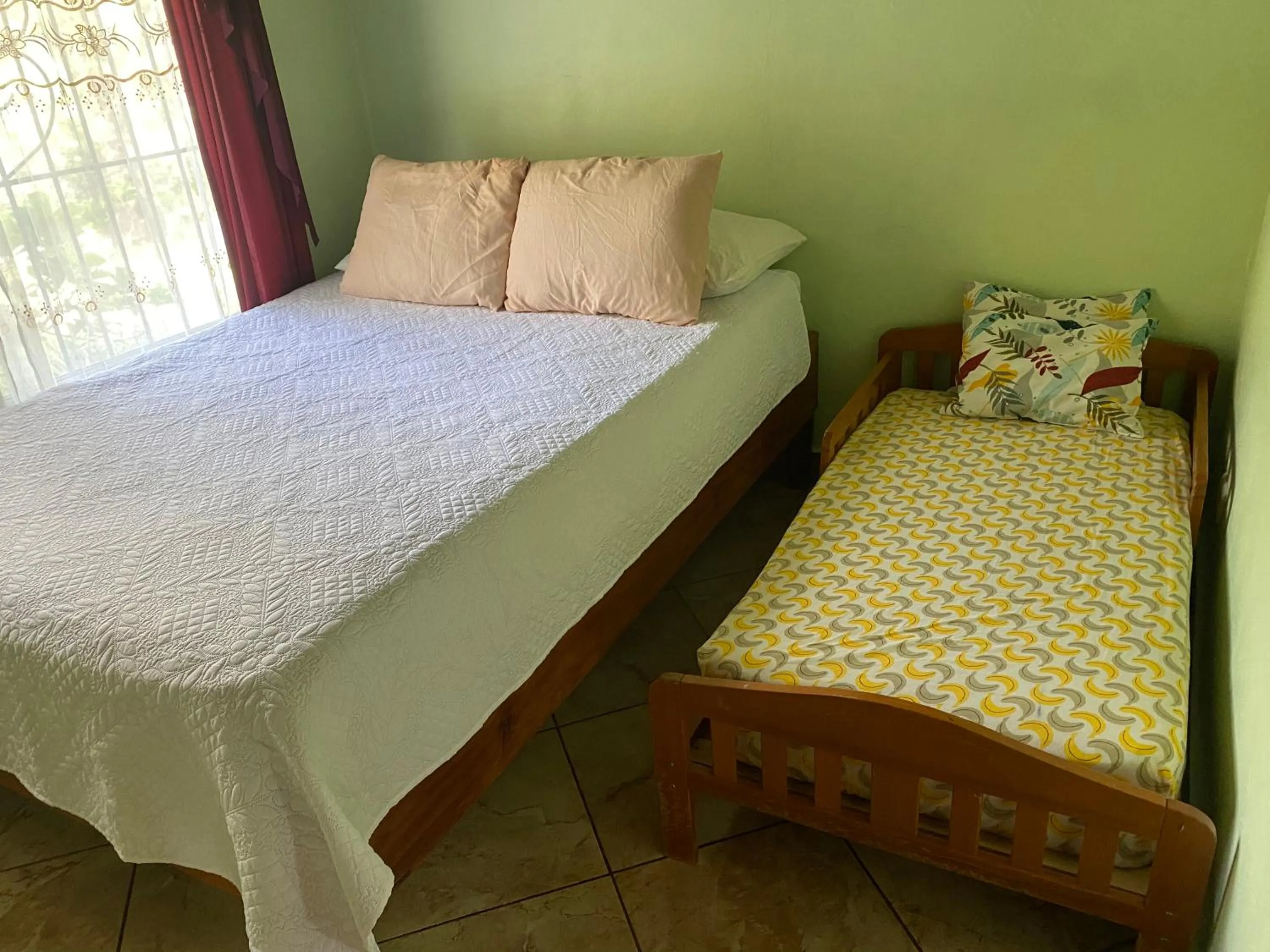 Bed in Casas de Campo Las Pavitas Cottages "Red Frog"