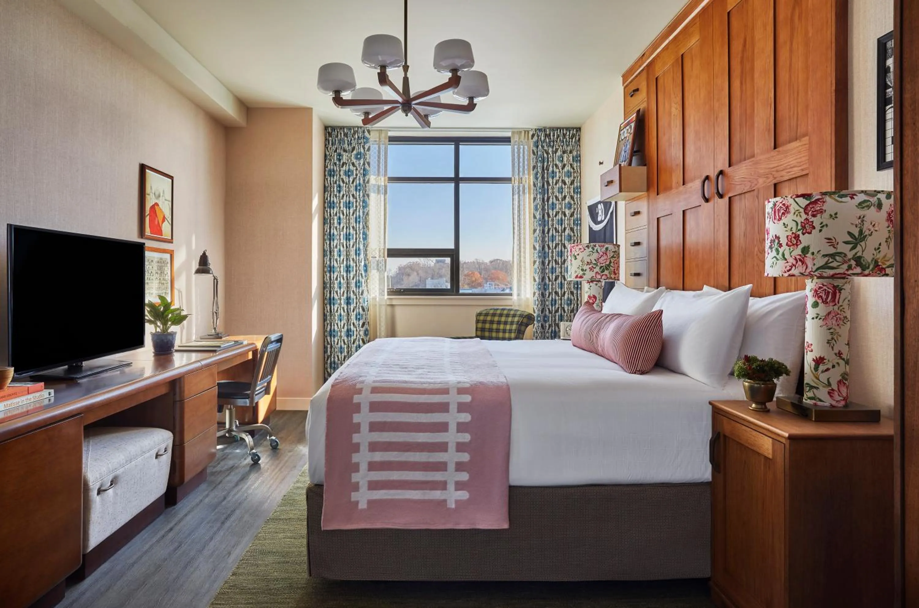 Bedroom, Bed in Graduate by Hilton Bloomington