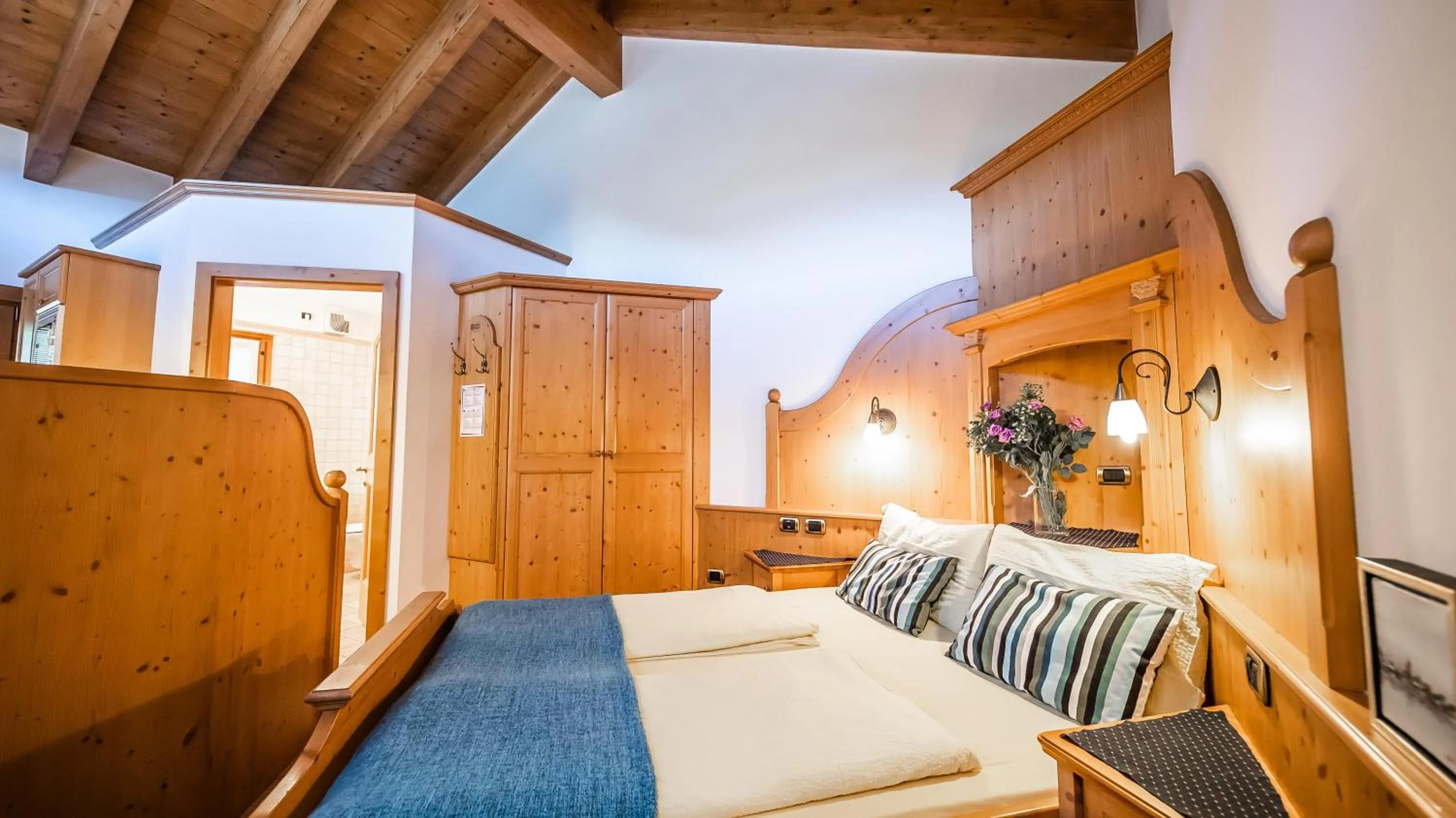 Photo of the whole room, Bed in Chalet Mottolino
