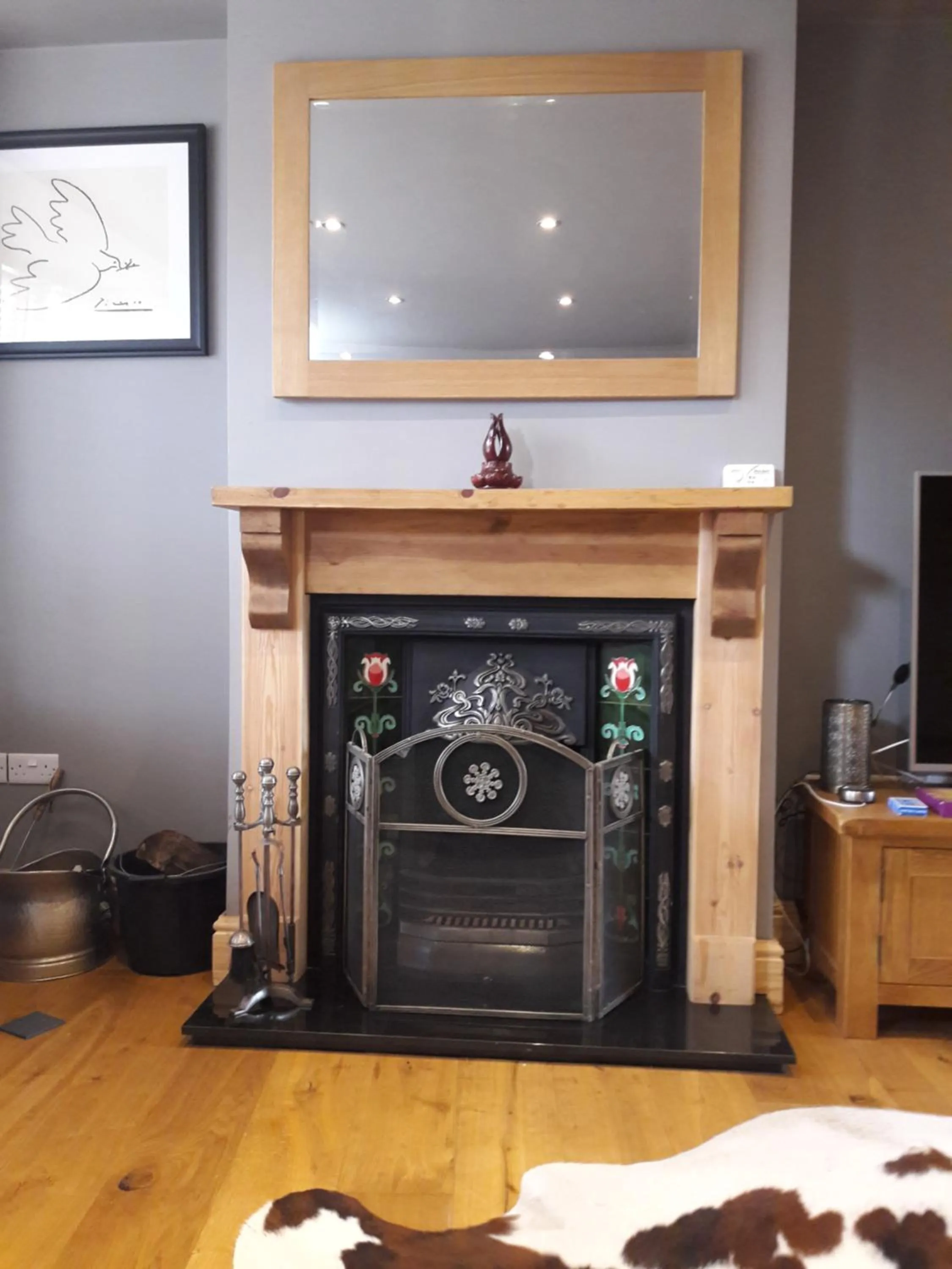 Decorative detail in Simpsons Cottage - Grove Road Cottages