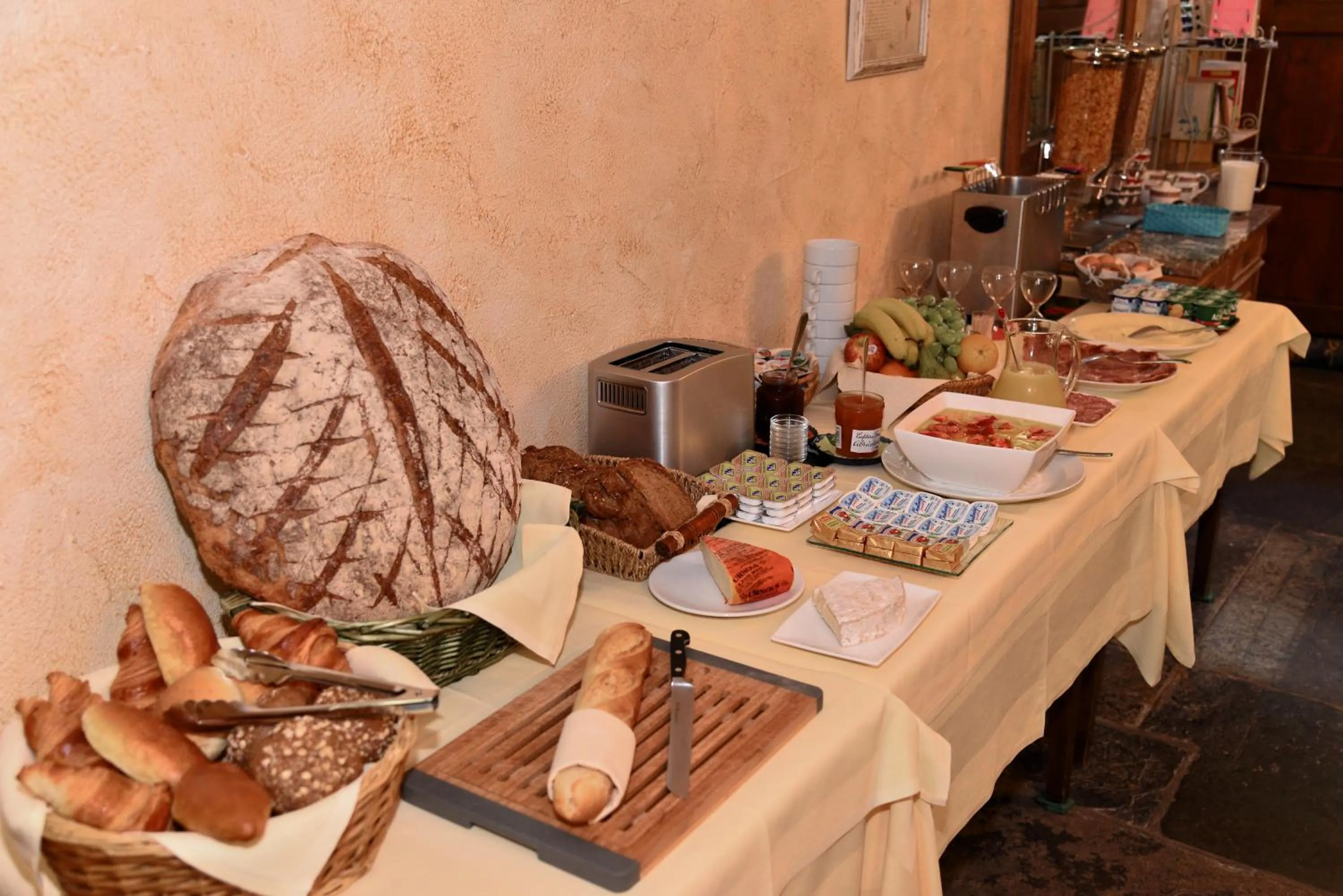 Restaurant/places to eat in Hôtel Moulin de la Strument