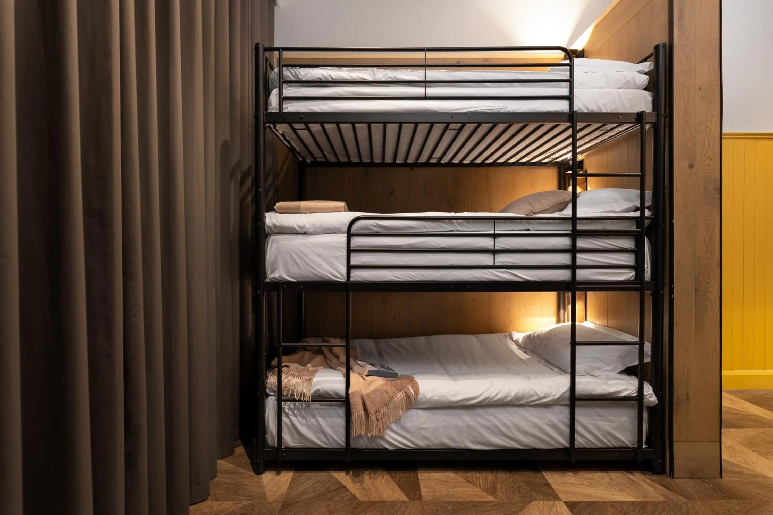 Bedroom, Bed in Limerick City Hotel