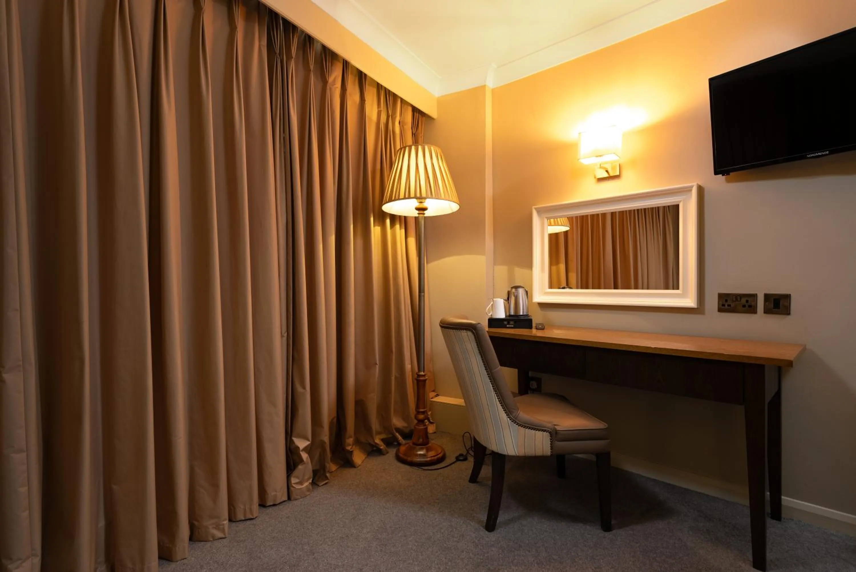 Bedroom in Limerick City Hotel