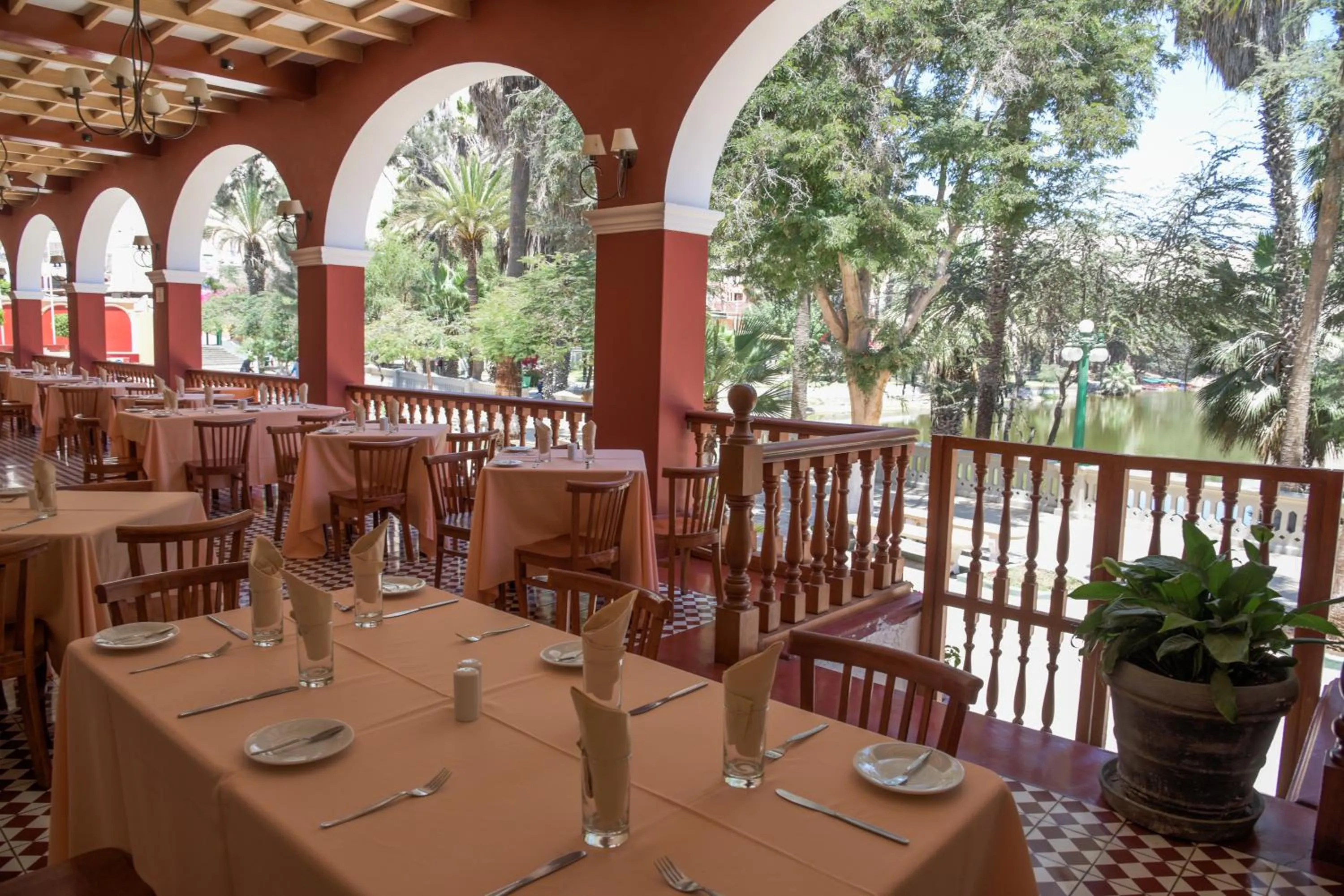 Restaurant/places to eat in DM Hoteles Mossone - Ica