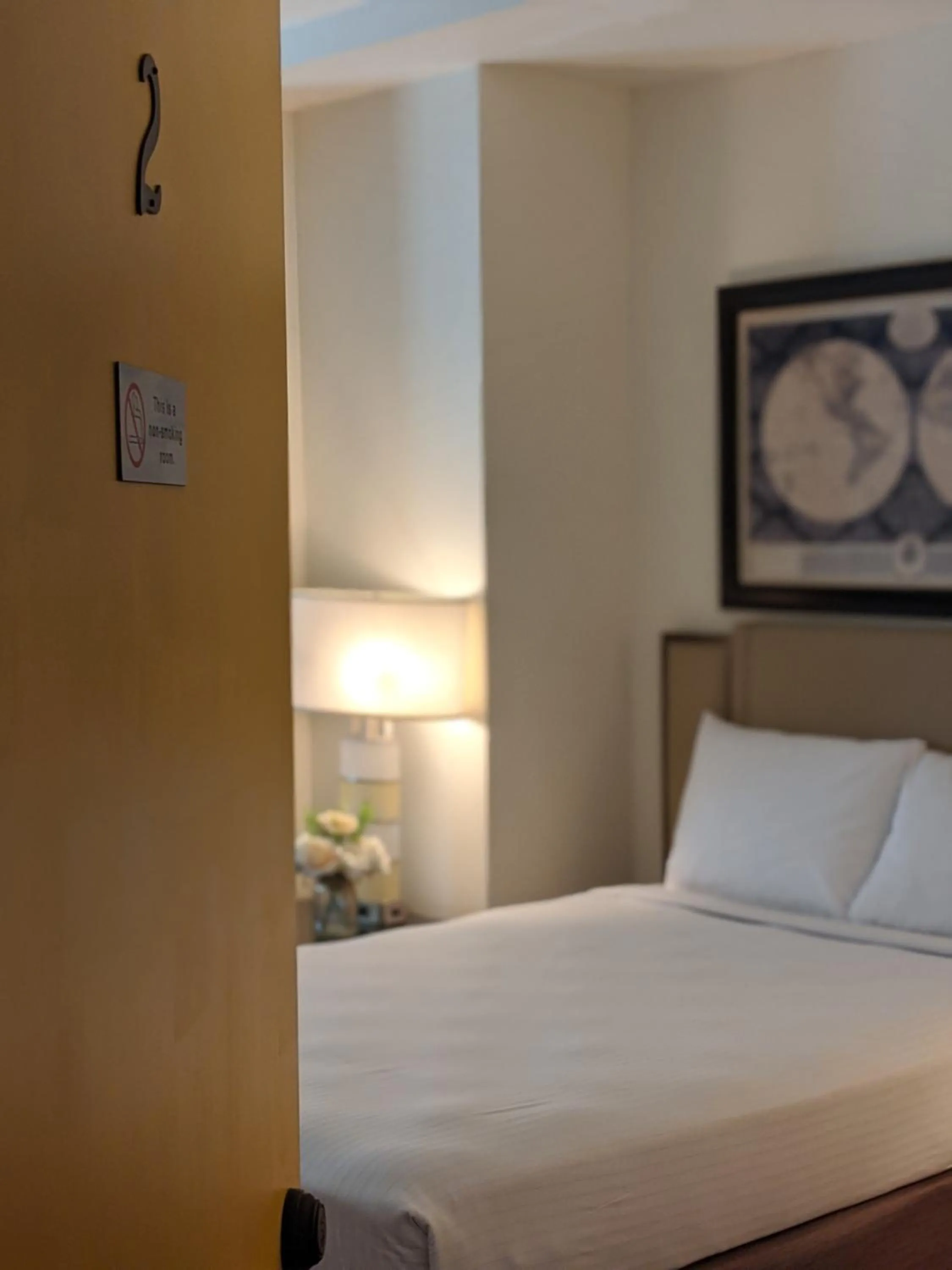 Bed in Anchor Pointe Inn