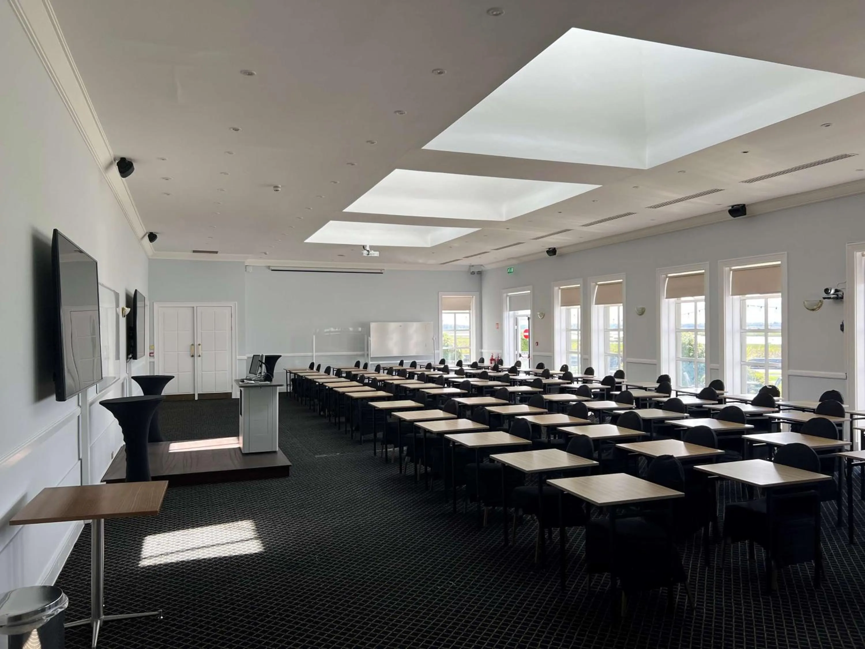 Meeting/conference room in Park Inn by Radisson Shannon Airport