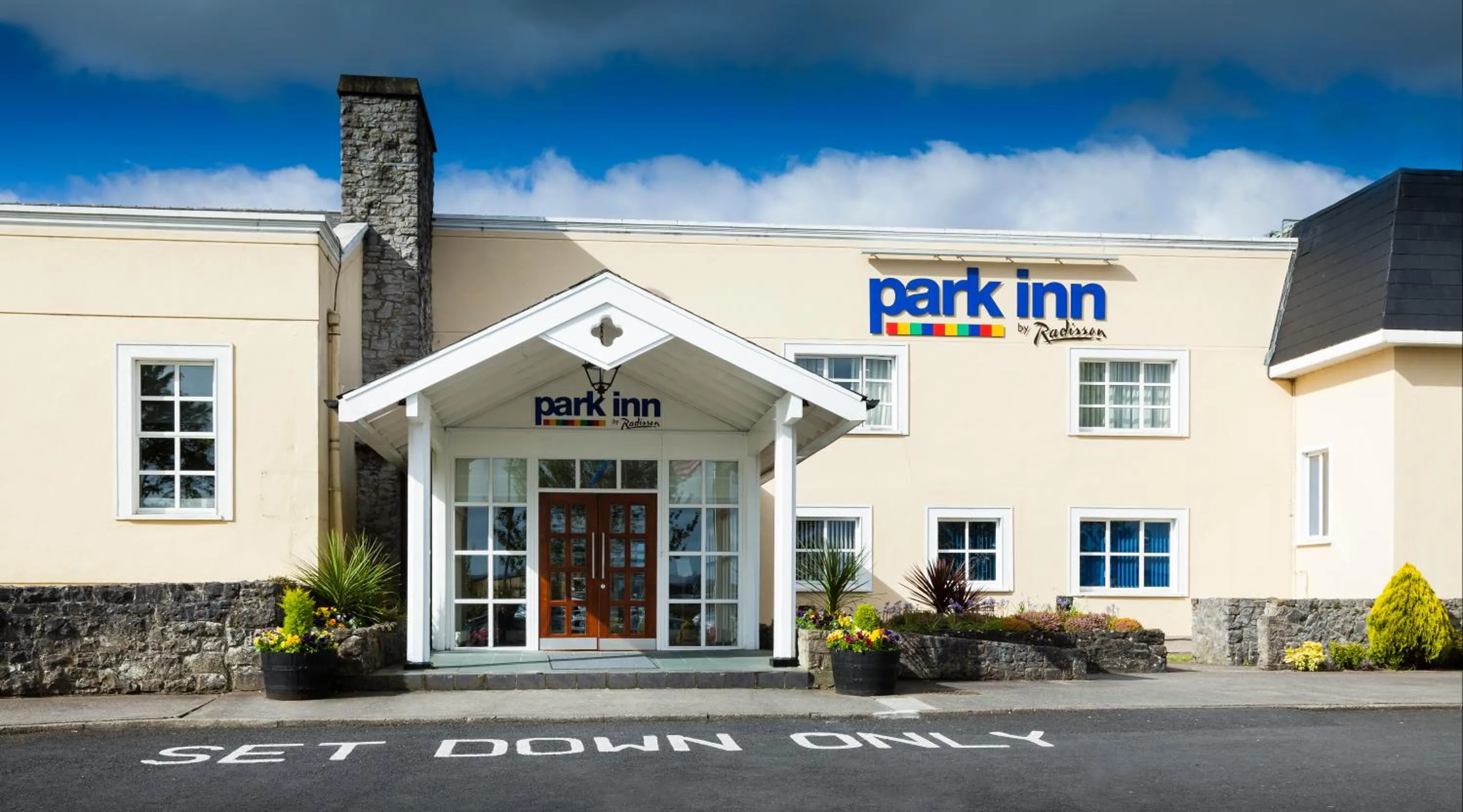 Facade/entrance in Park Inn by Radisson Shannon Airport