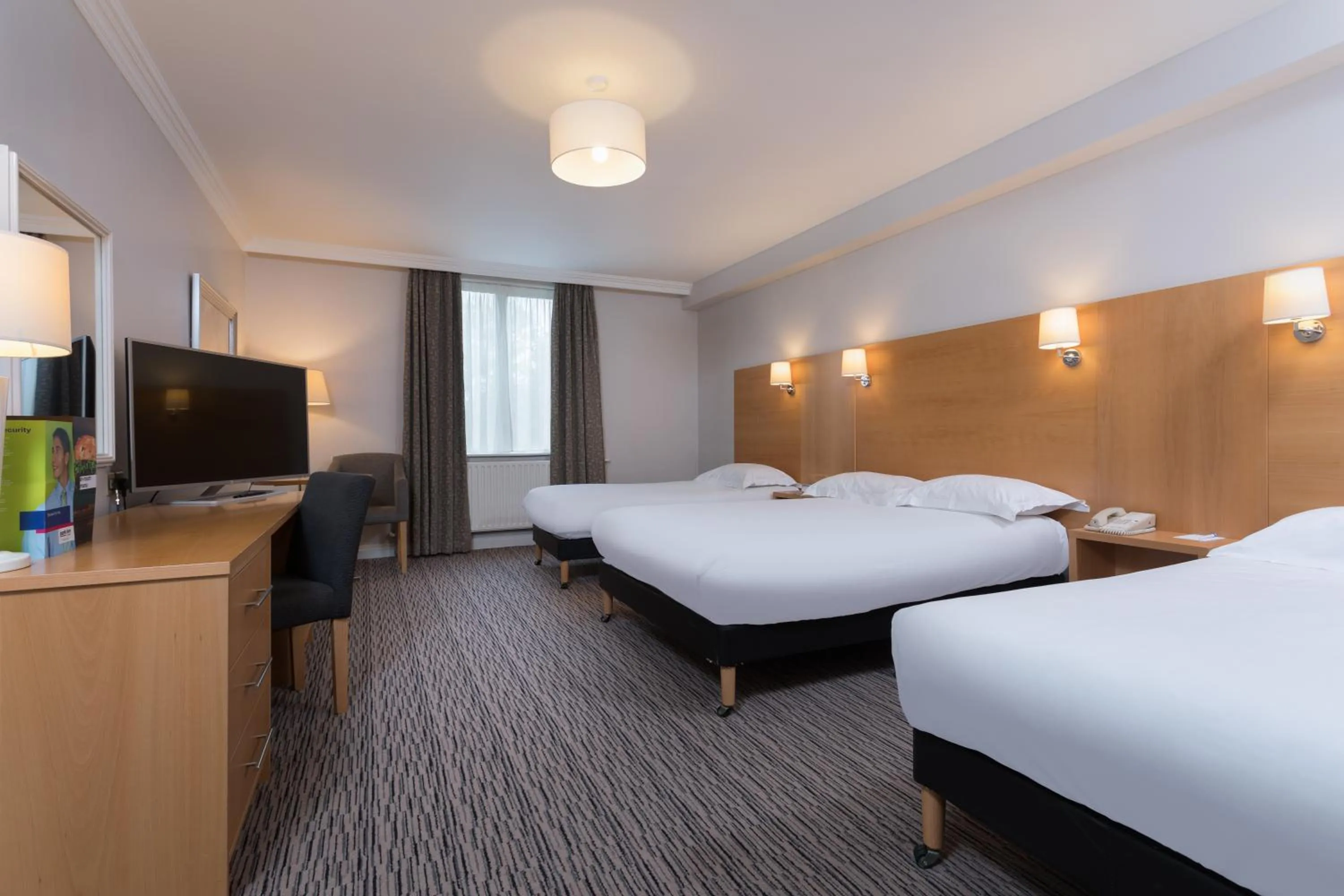 Shower, Bed in Park Inn by Radisson Shannon Airport