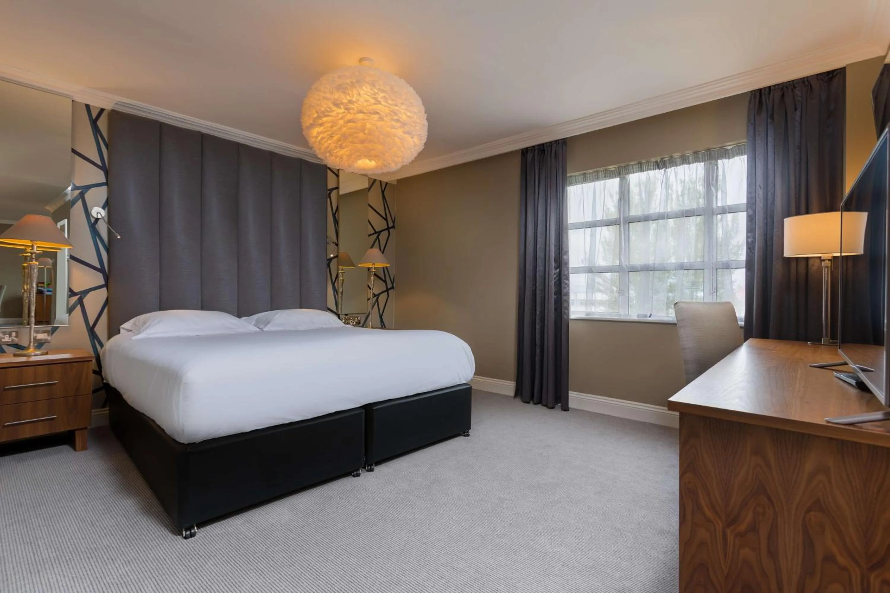 Bed in Park Inn by Radisson Shannon Airport