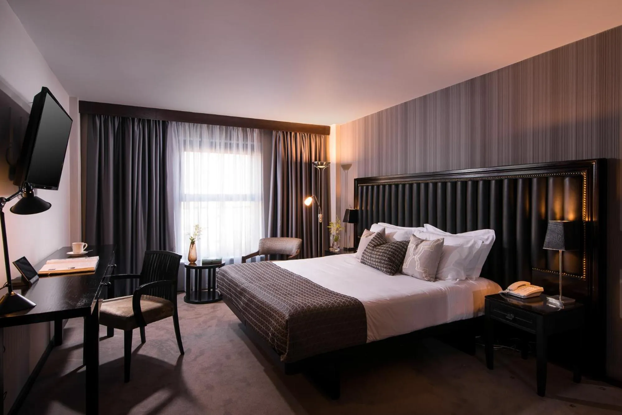 Photo of the whole room, Bed in The Twelve Hotel