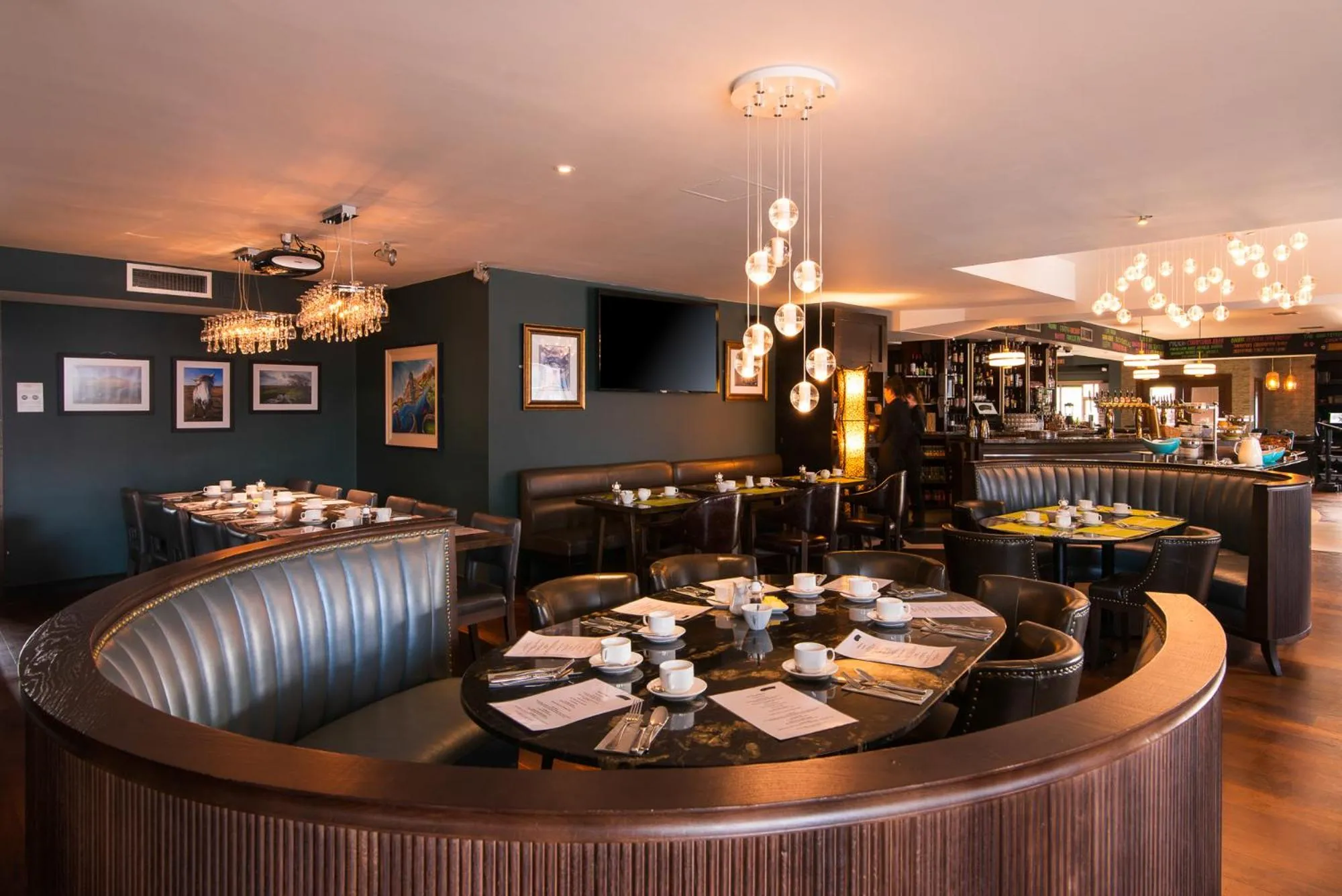 Restaurant/places to eat in The Twelve Hotel