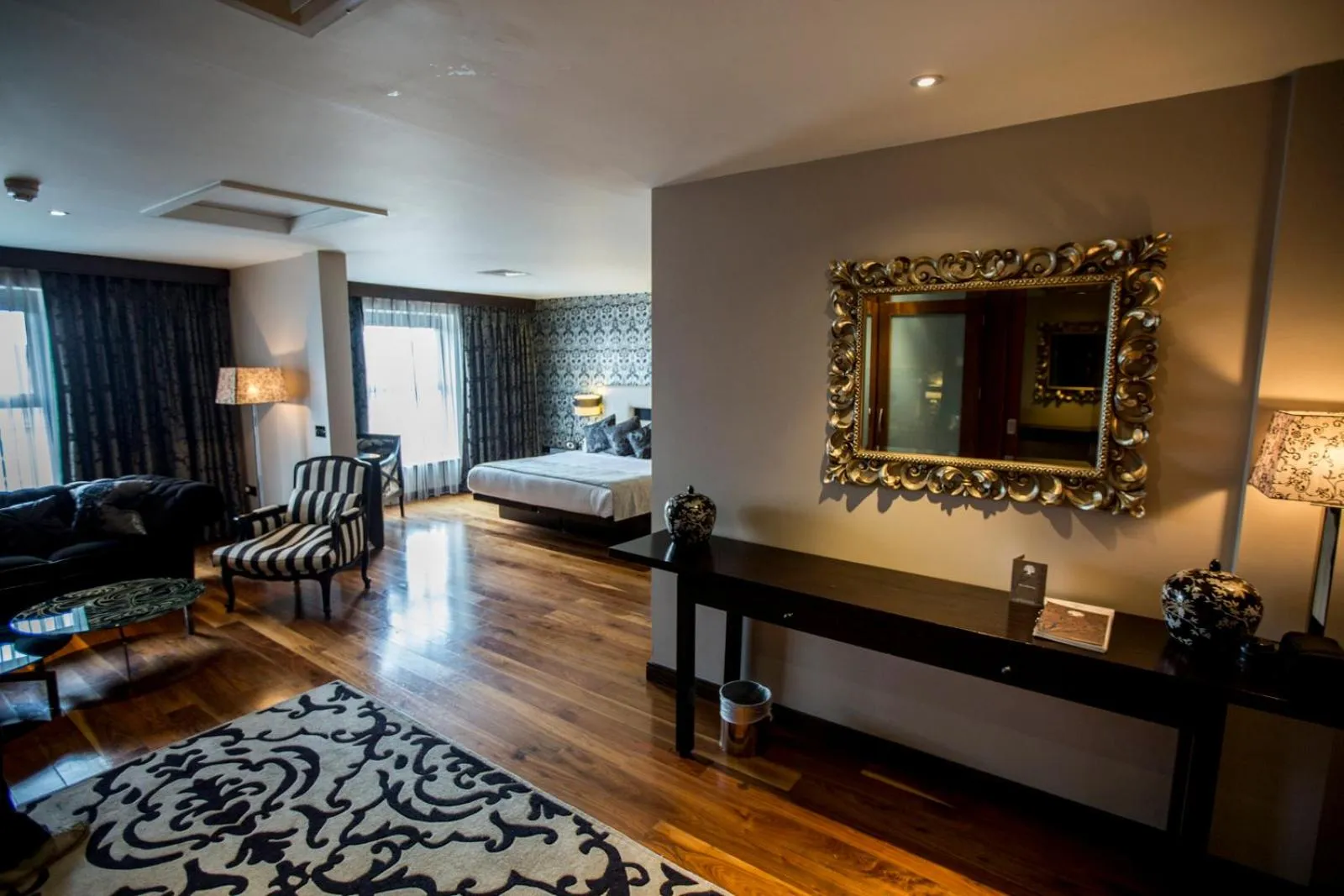 Seating area, Bed in The Twelve Hotel