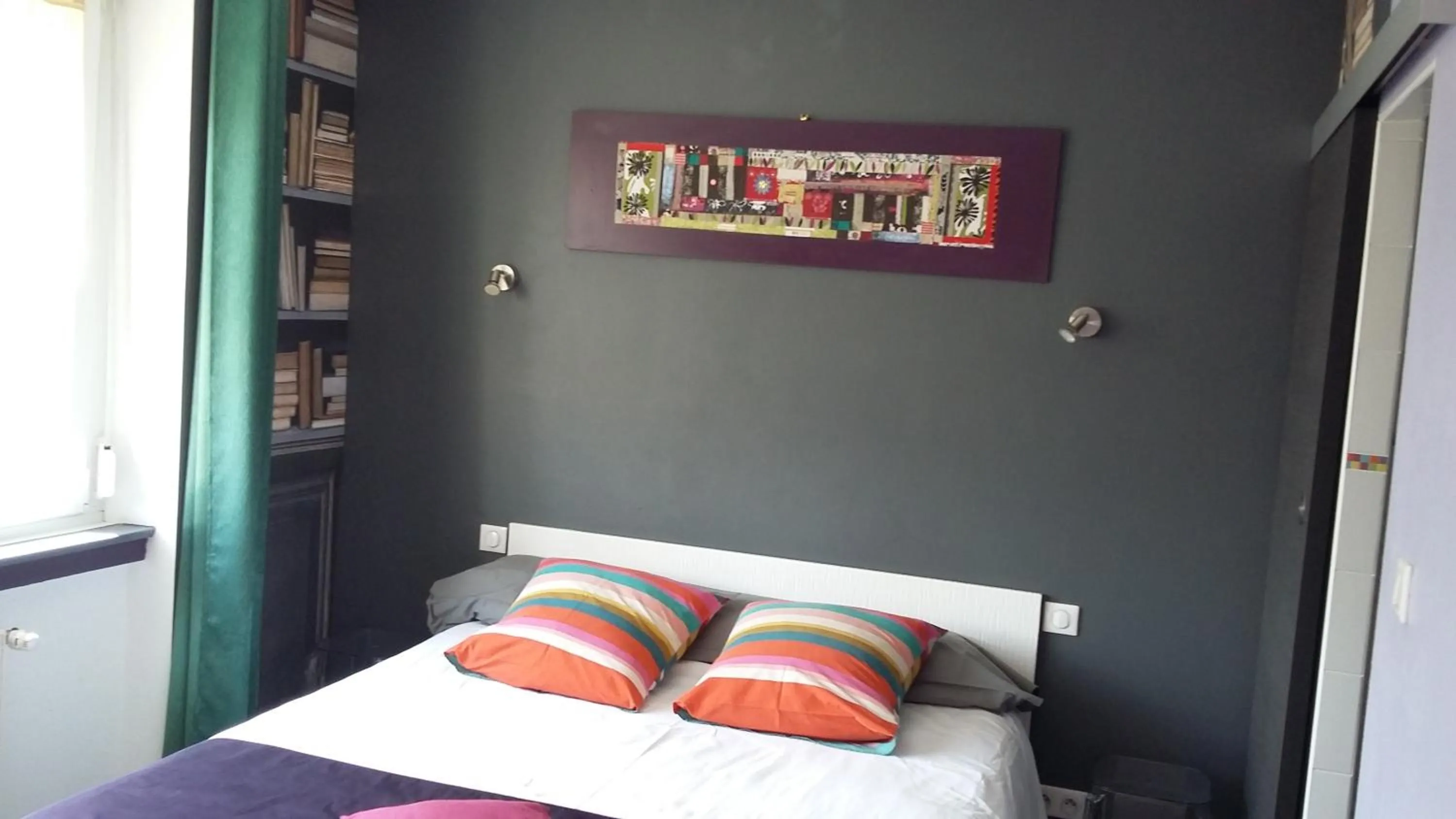 Photo of the whole room, Bed in Les Chambres de l'Ile